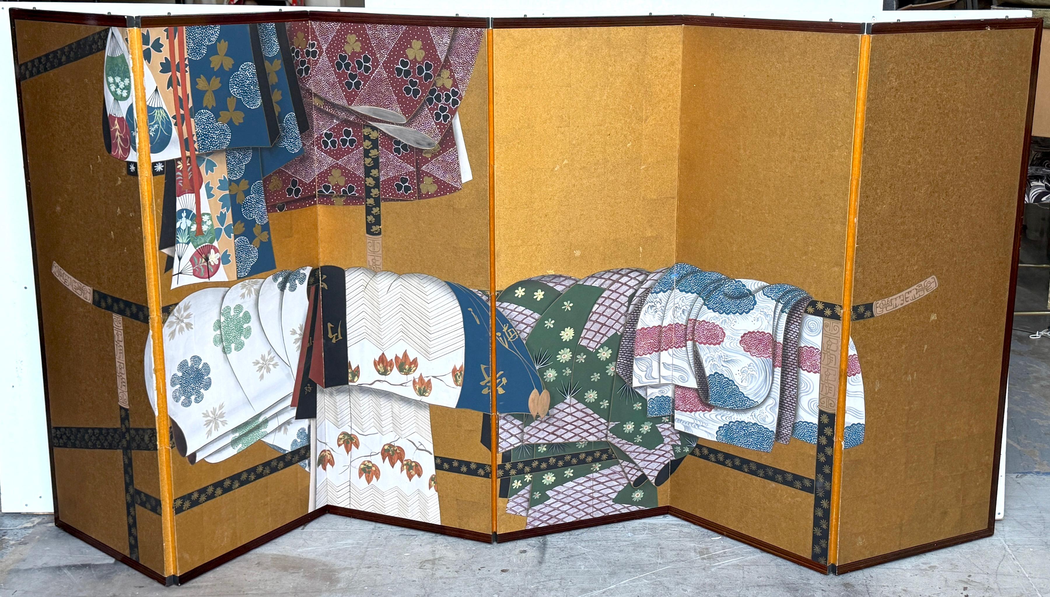 Byōbu/écran japonais à six panneaux représentant des kimonos et des obi drapés sur un Ikō Rac en vente 3