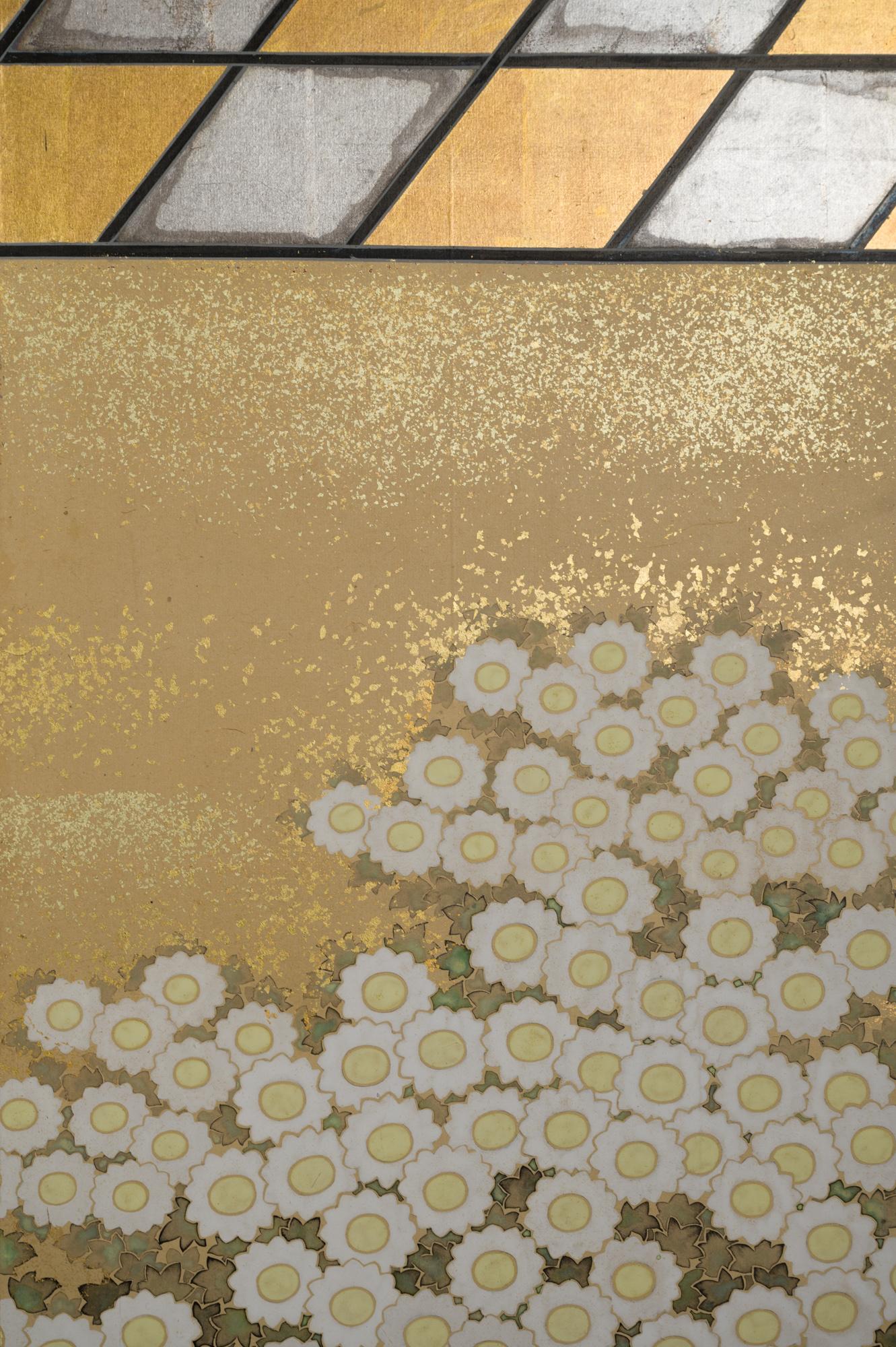 Japanischer japanischer Sechs-Paneel-Raumteiler: Chrysantheme-Pavillon im Zustand „Gut“ im Angebot in Hudson, NY