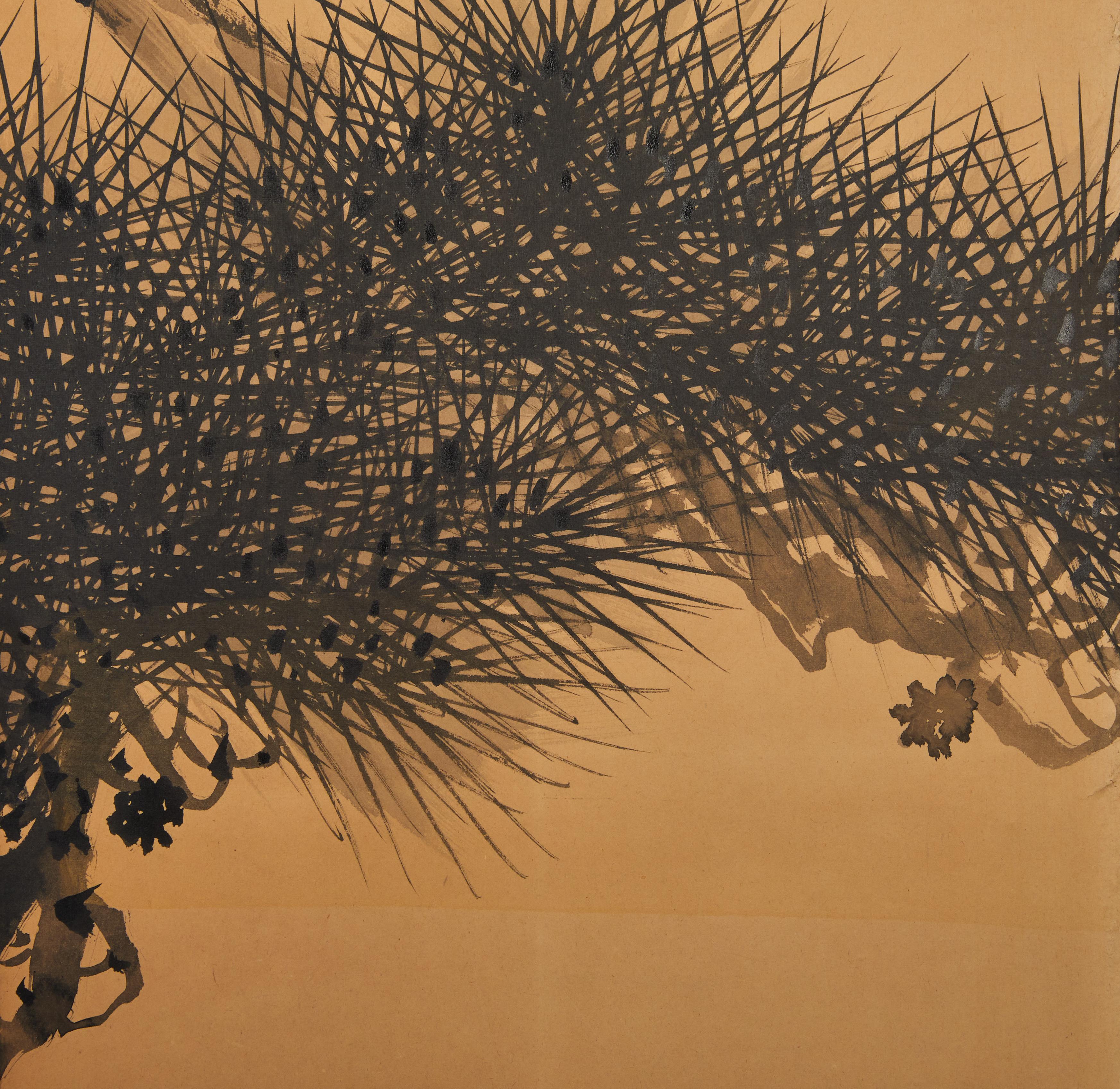 Japonais Paravent japonais à six panneaux : peinture à l'encre d'un arbre de pin usé en vente