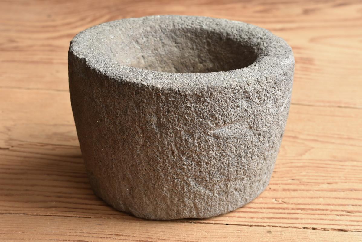 Japanese Small Antique Millstone / Mortar / Garden Object / Water Receiver In Good Condition In Sammu-shi, Chiba