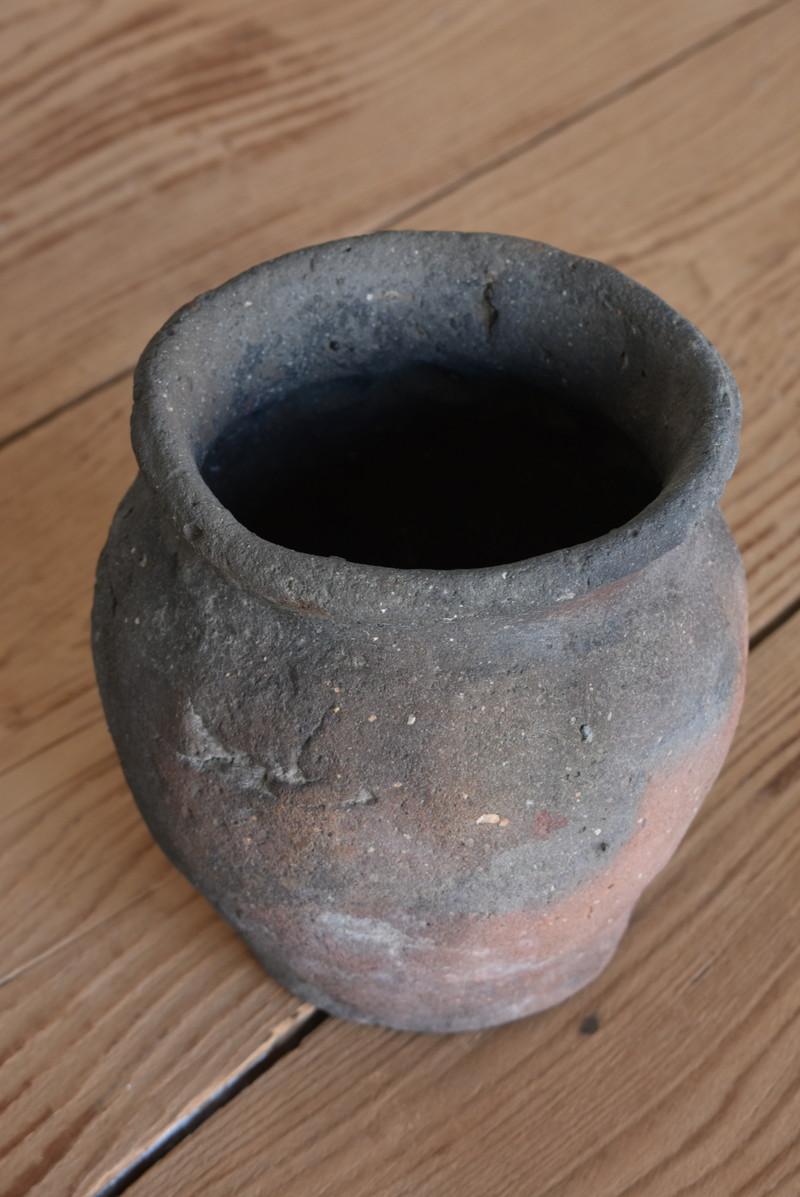 Japanese Small Antique Pottery Pot / 1550-1650 / Tokoname Ware / Wabi-Sabi Vase In Good Condition In Sammu-shi, Chiba