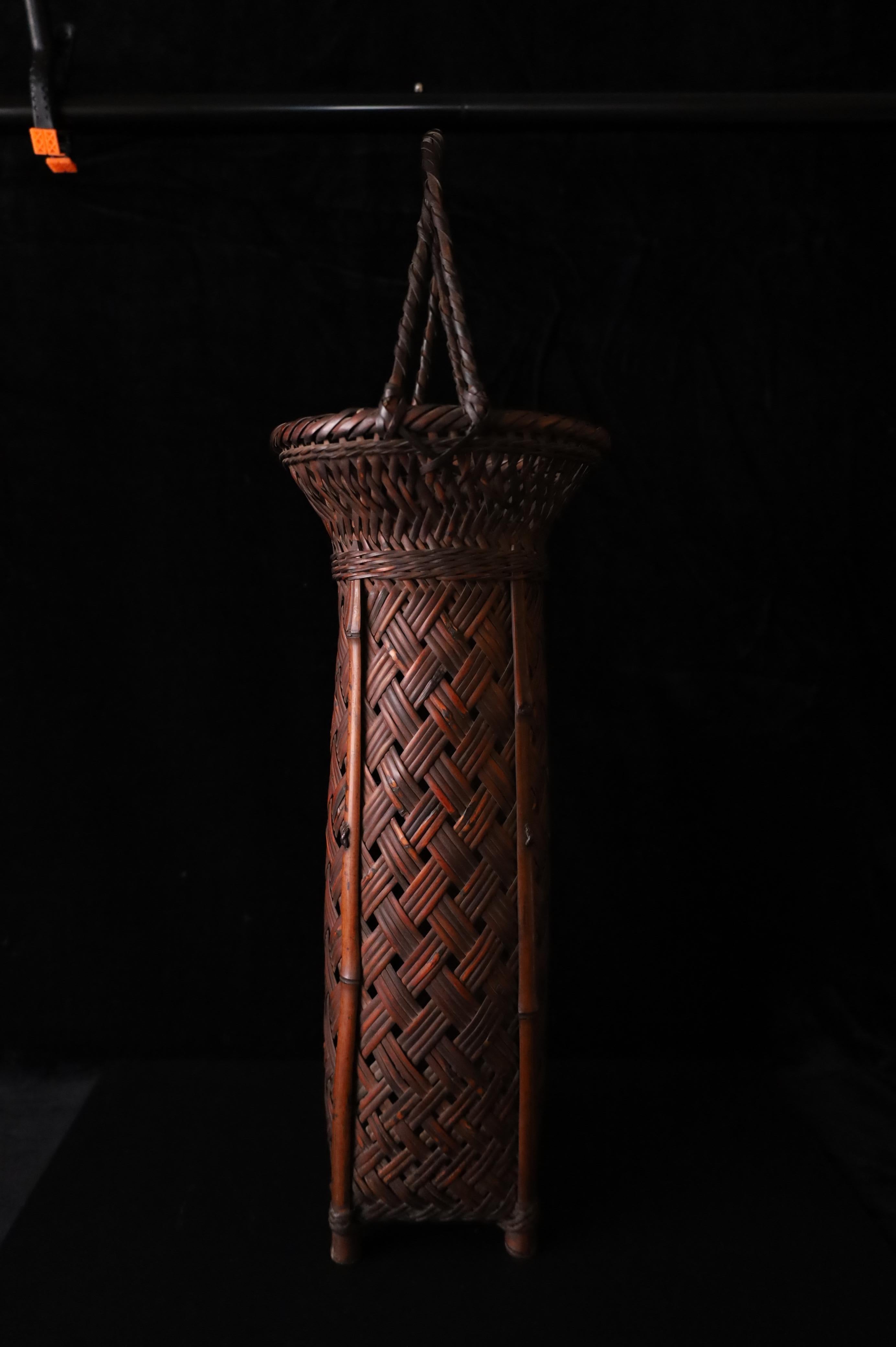 Japanese Small Bamboo Ikebana Basket  for Ikebana– Handwoven, Early 20th Century In Good Condition For Sale In Fukuoka, JP