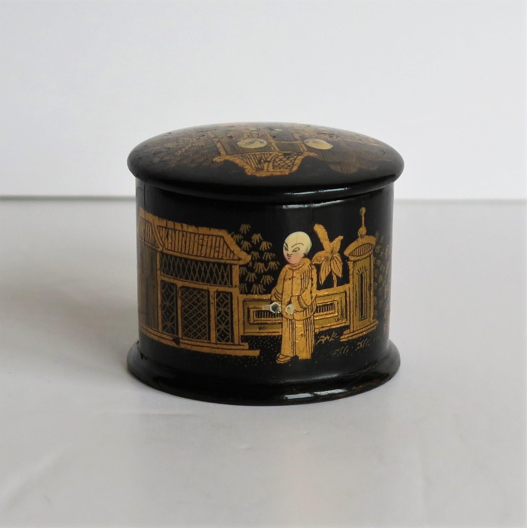Japanese Small Black Lacquered Box Hand Enamelled and Gilded, Meiji Period 5