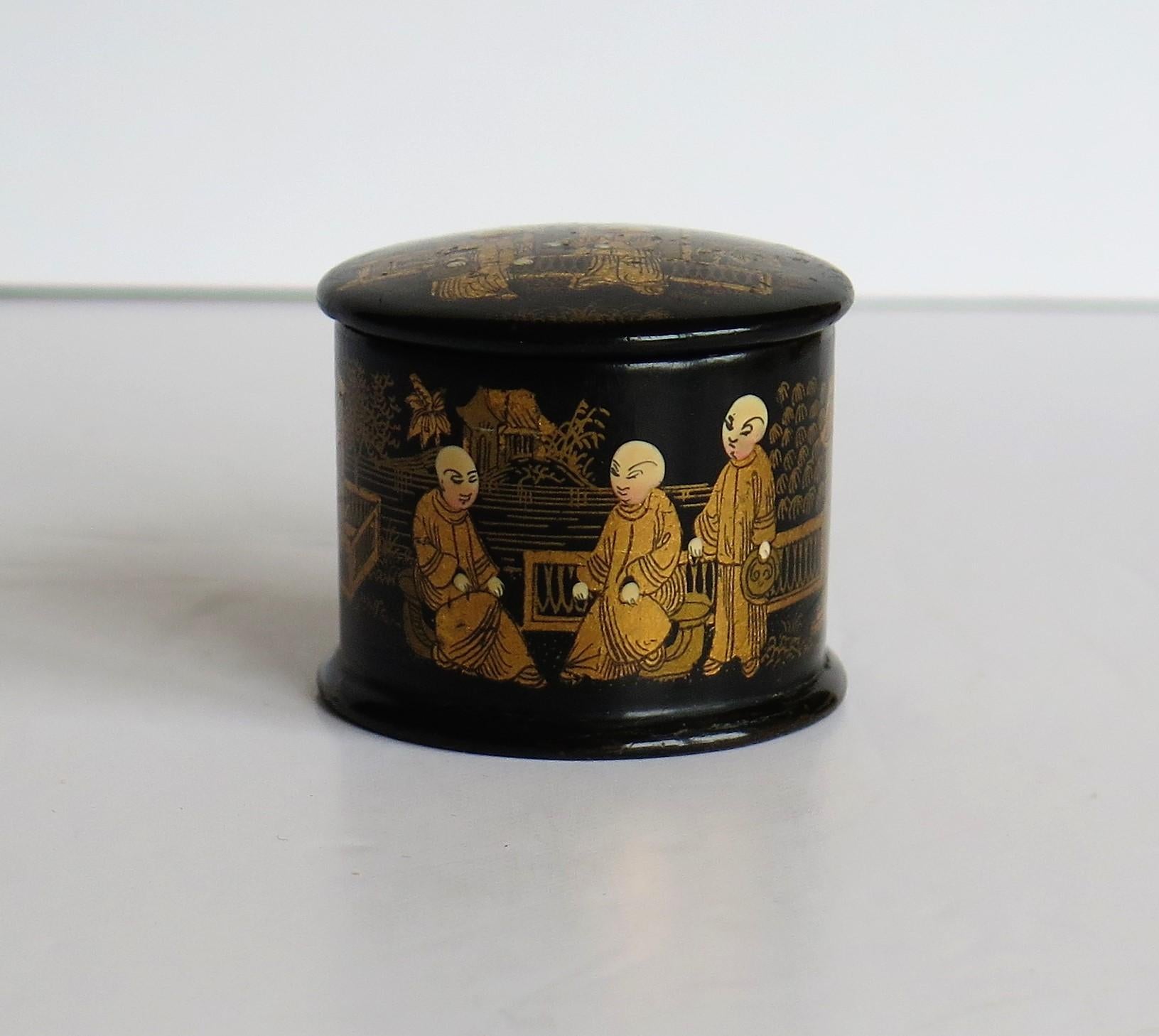 Japanese Small Black Lacquered Box Hand Enamelled and Gilded, Meiji Period 6