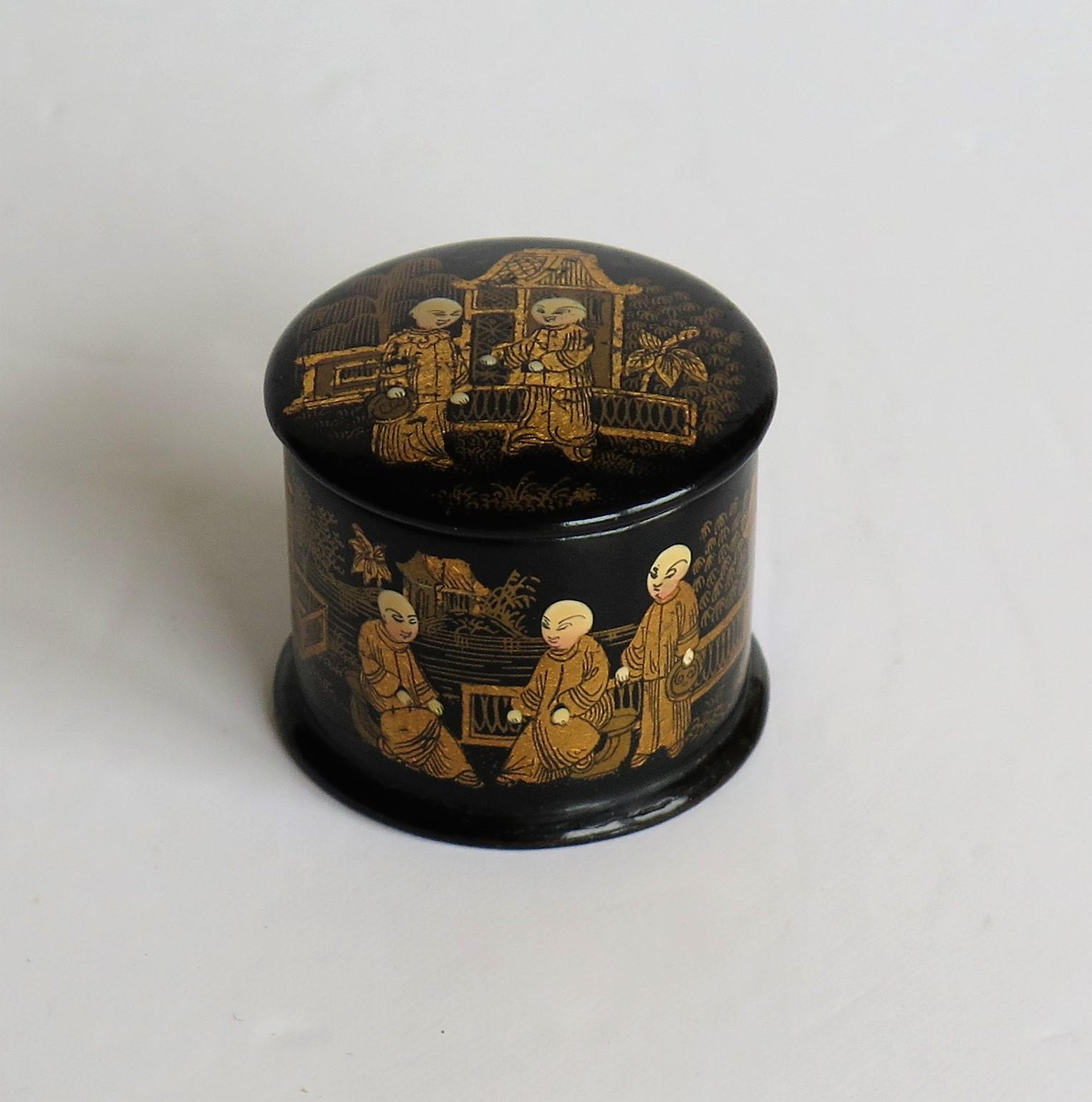 Japanese Small Black Lacquered Box Hand Enamelled and Gilded, Meiji Period 7