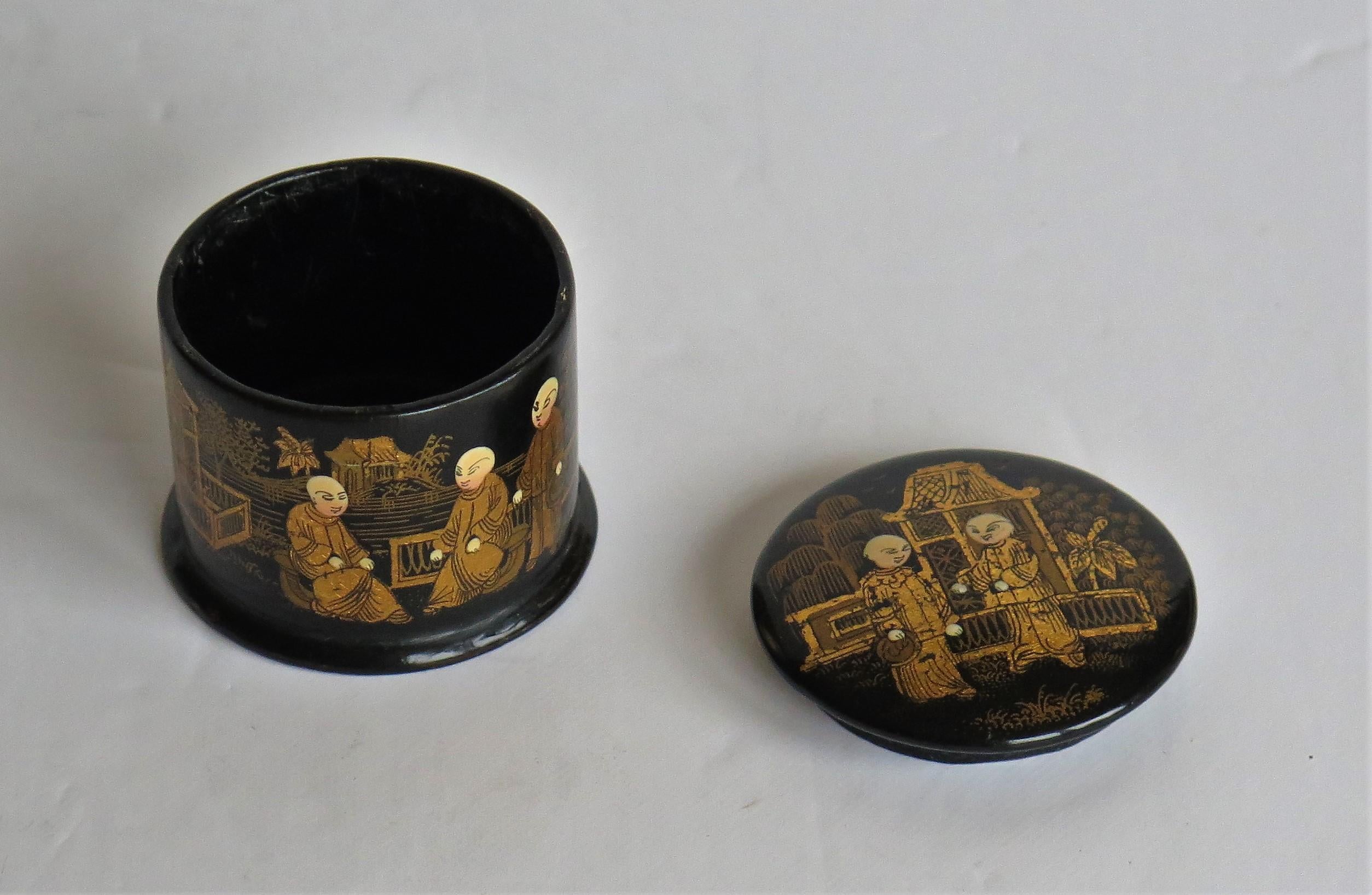 Japanese Small Black Lacquered Box Hand Enamelled and Gilded, Meiji Period 8