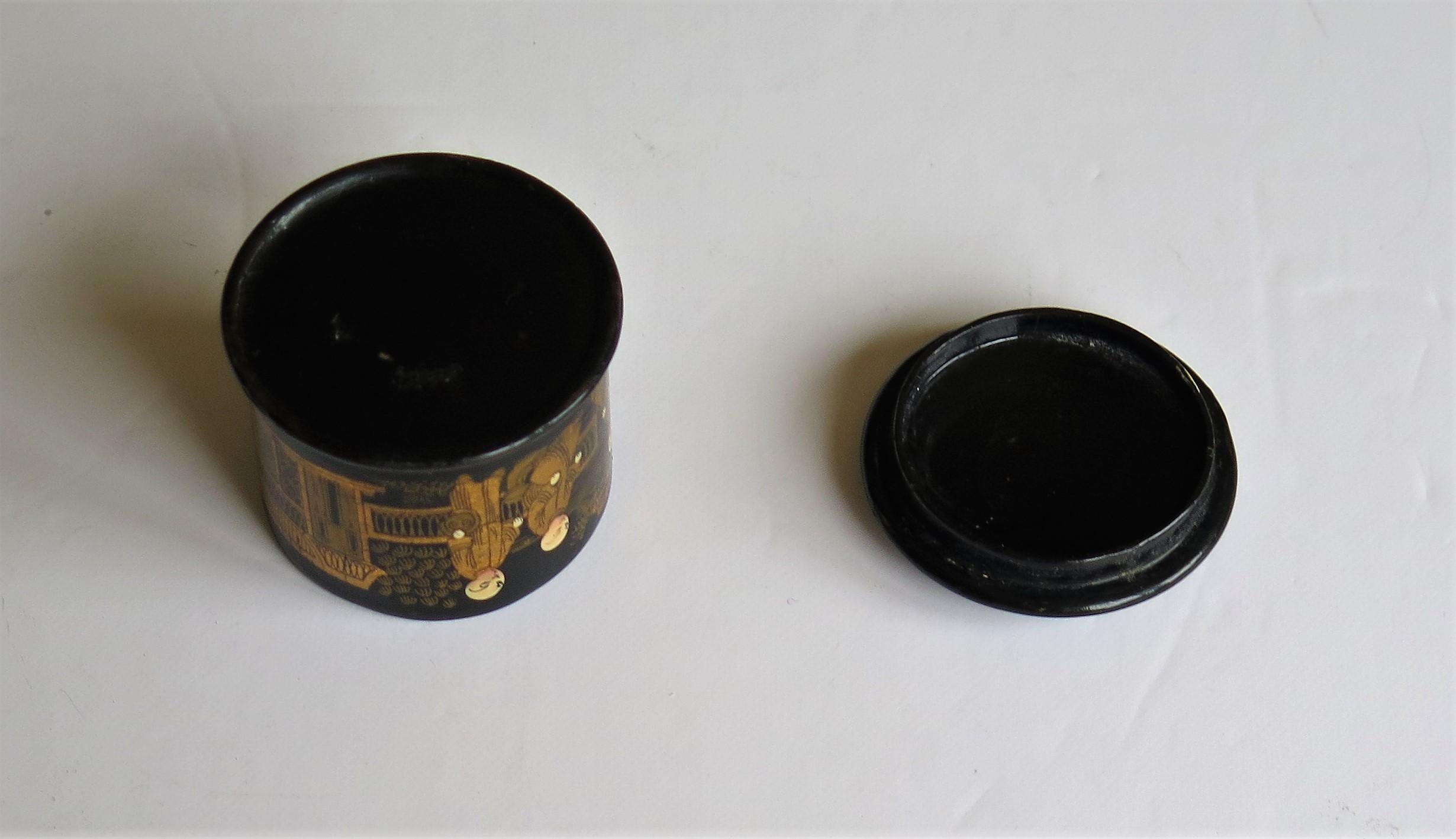 Japanese Small Black Lacquered Box Hand Enamelled and Gilded, Meiji Period 9