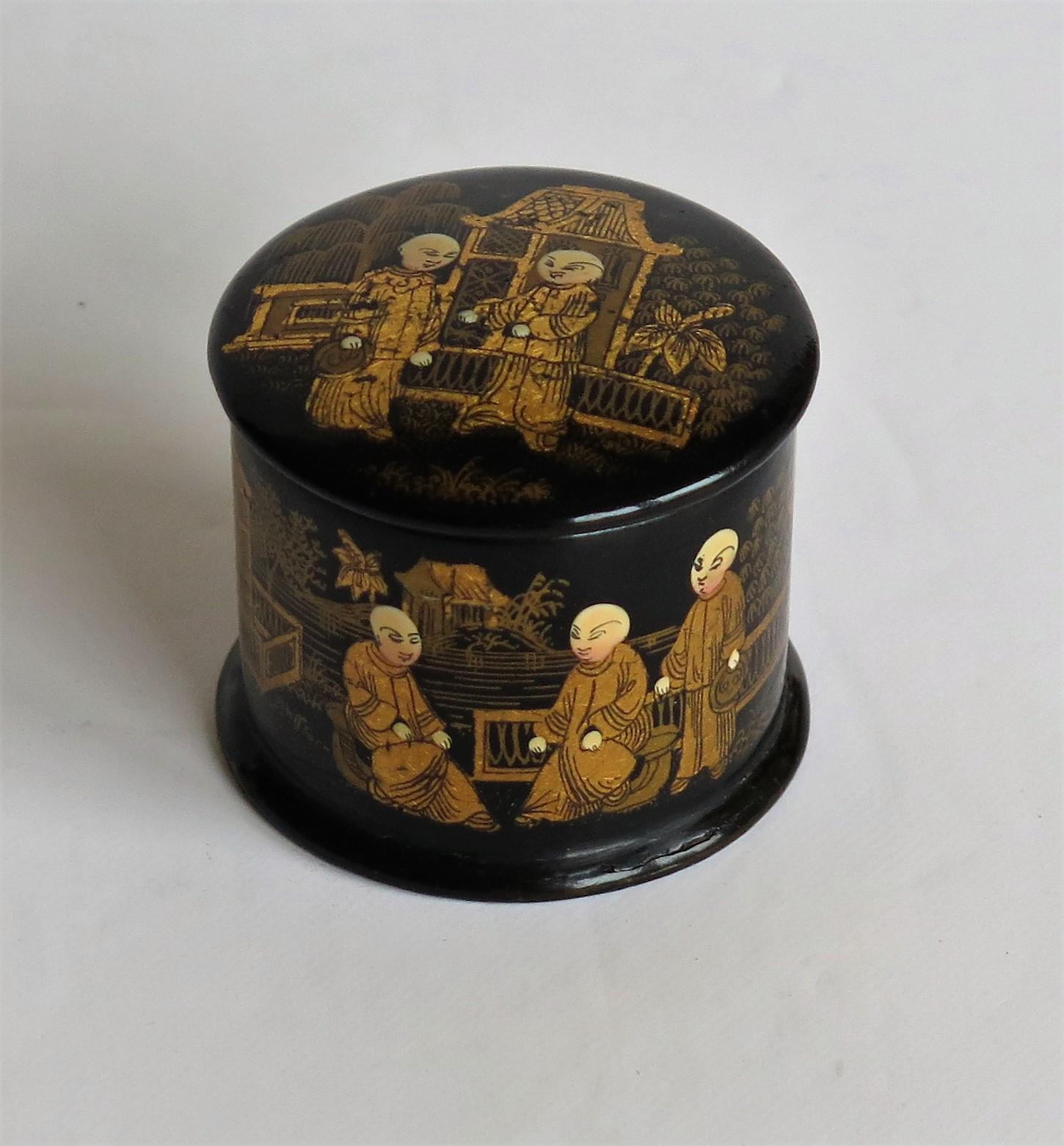 This is a beautiful papier mâché, circular black lacquered lidded box, hand enamelled and gilded, made in Japan in the 19th century late Meiji period, circa 1880.

The circular papier mâché box has a base rim with parallel sides and a snugly