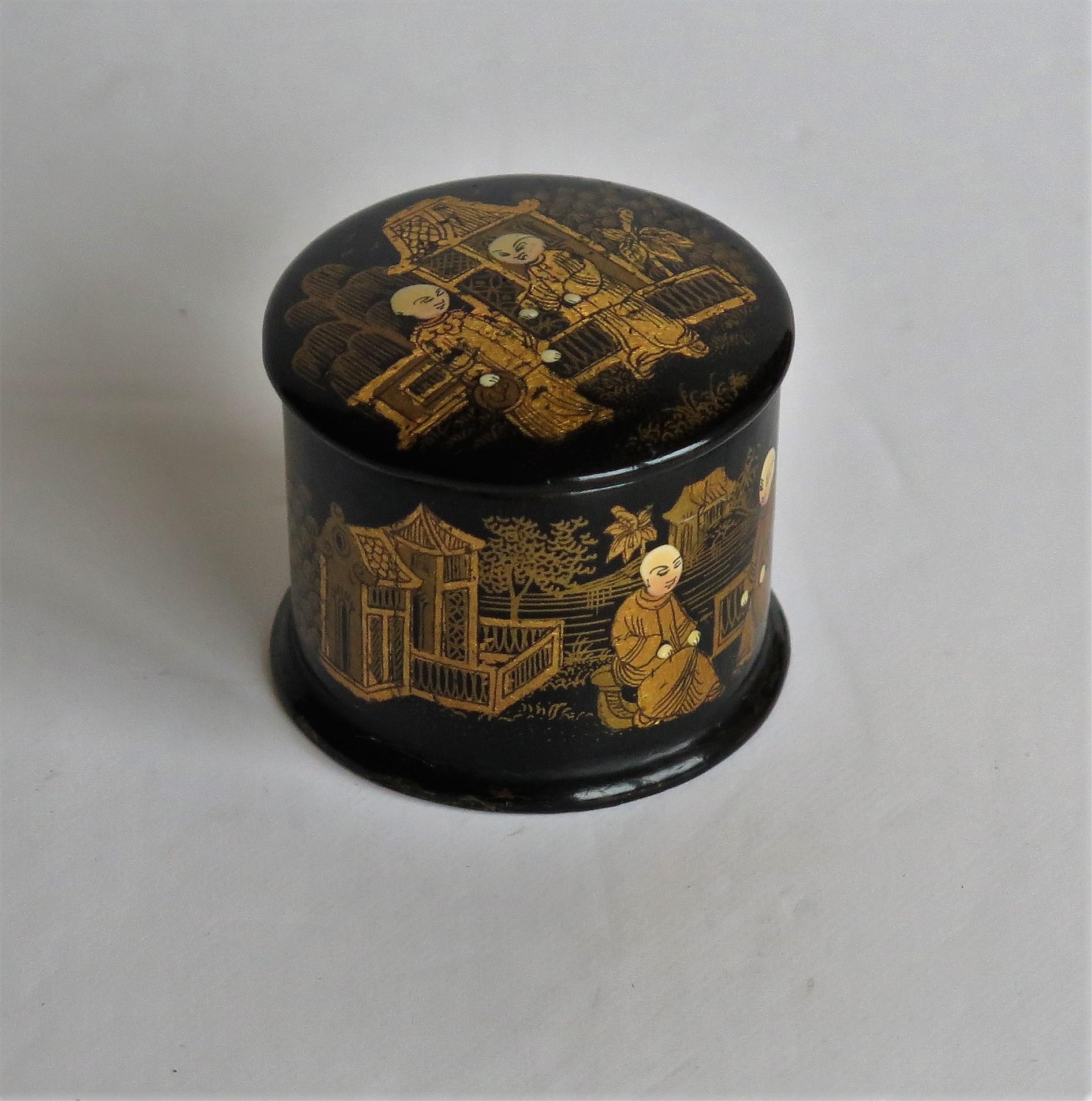Hand-Painted Japanese Small Black Lacquered Box Hand Enamelled and Gilded, Meiji Period