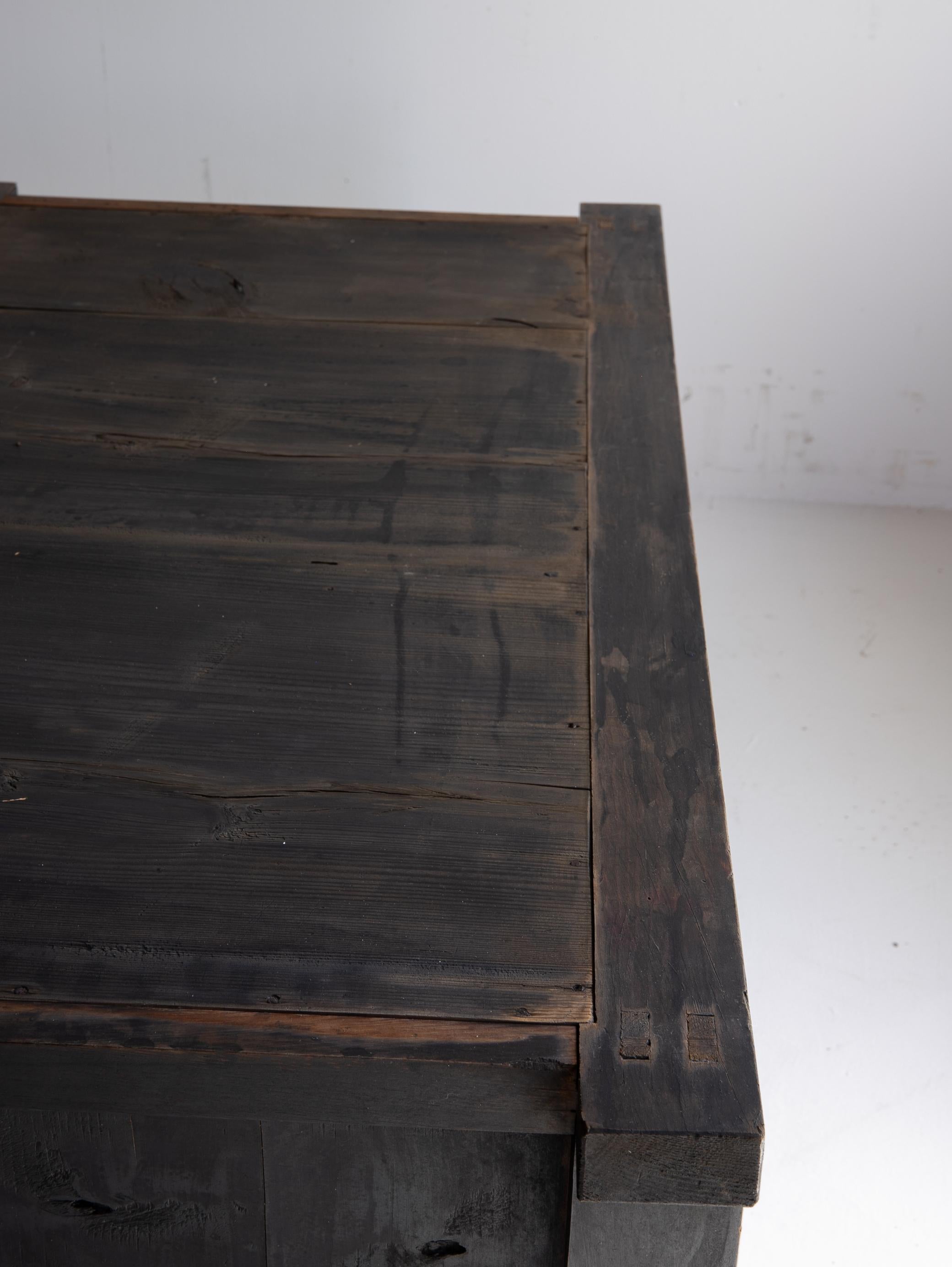 Japanese small Black Tansu 1900-1940 / Taisho Period/Cabinet Sideboard Wabisabi For Sale 10