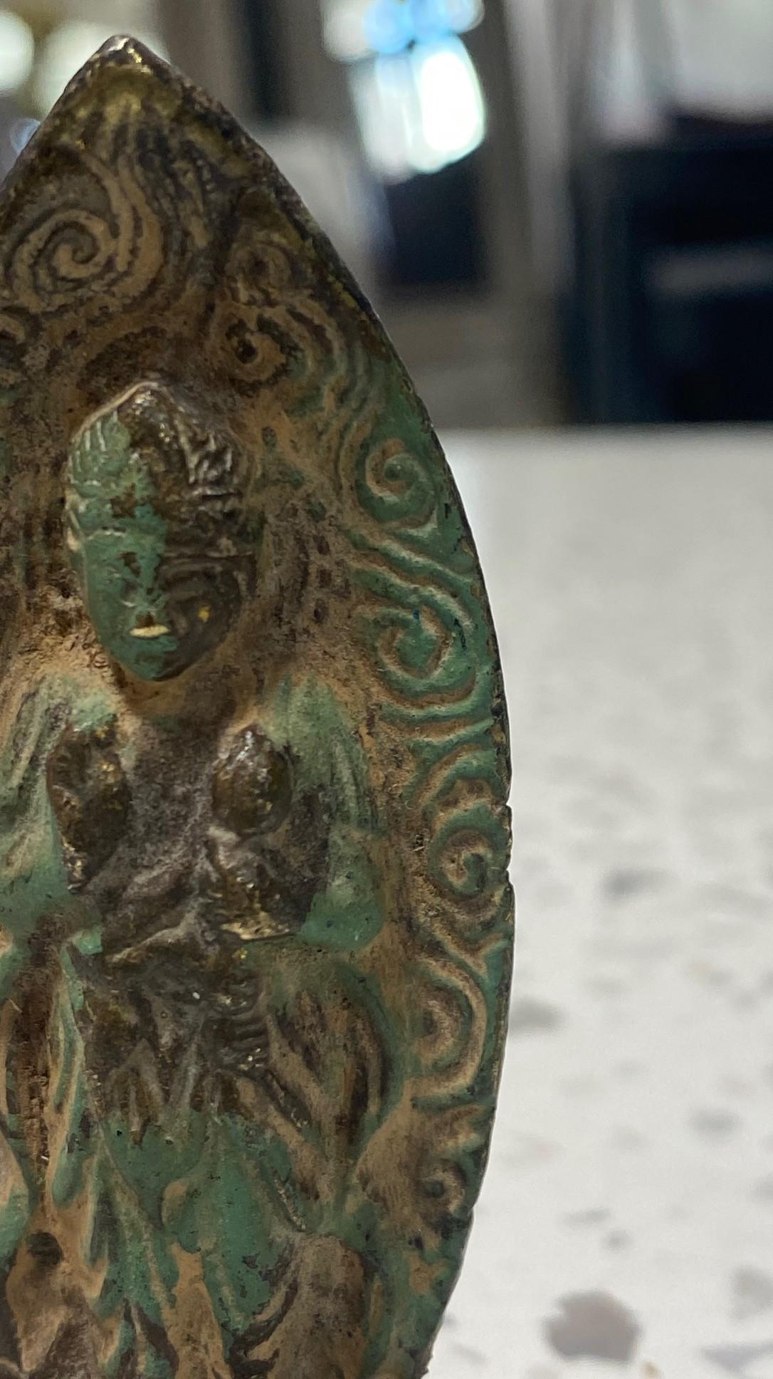 Sculpture d'amulettes de Bouddha en bronze de la période Edo, temple bouddhiste et sanctuaire Bon état - En vente à Studio City, CA