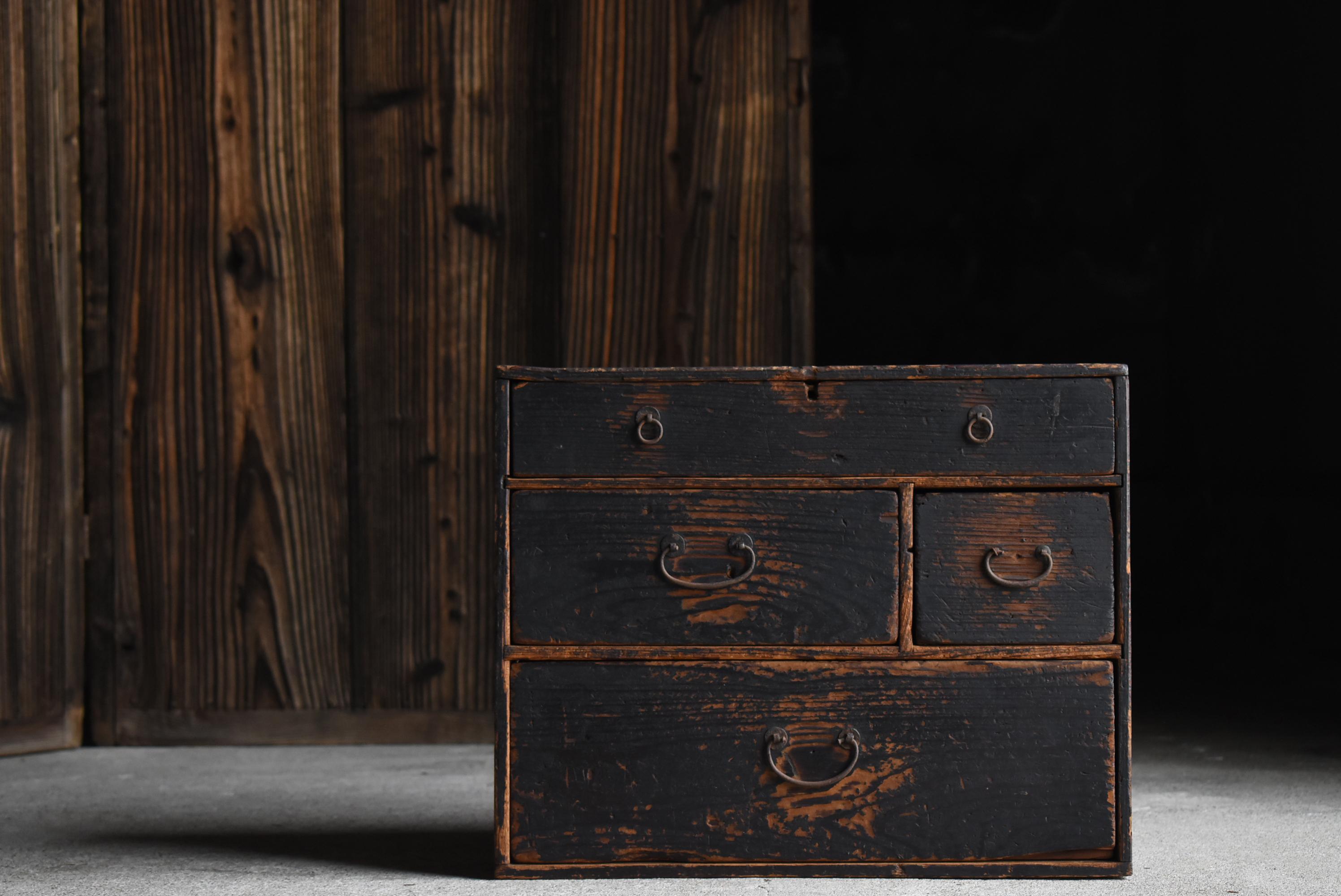 Kleine japanische Schublade 1860er-1920er Jahre / Tansu-Nachttisch Wabisabi im Angebot 6