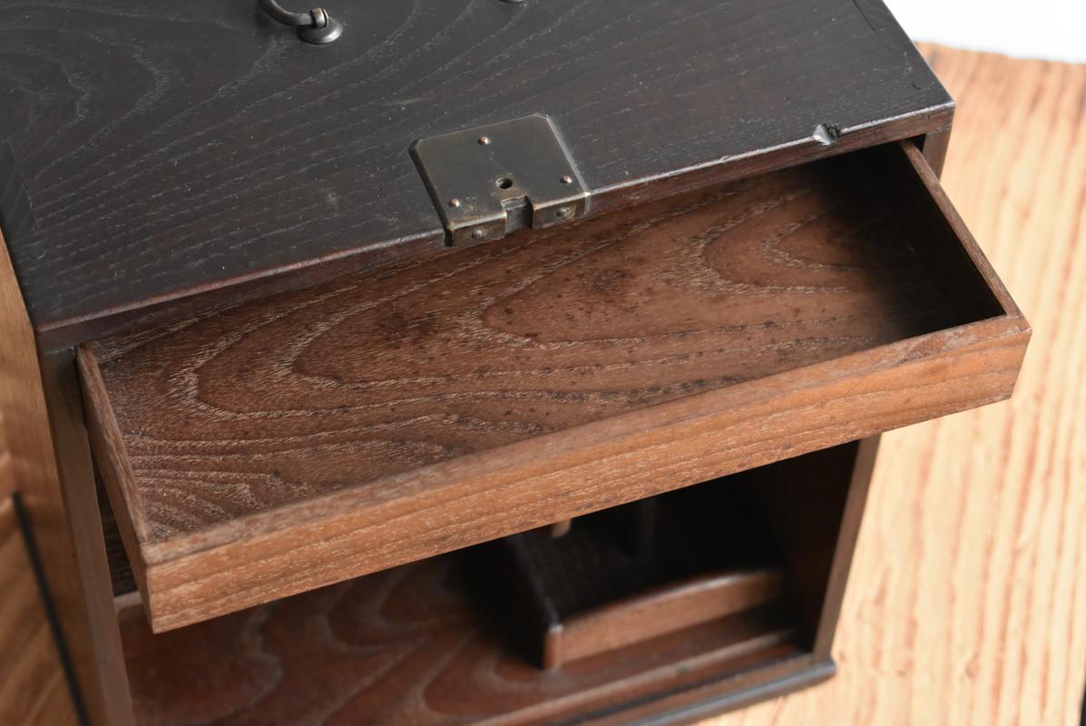 Other Japanese Small Wooden Box with Beautiful Wood Grain Made of Mulberry For Sale