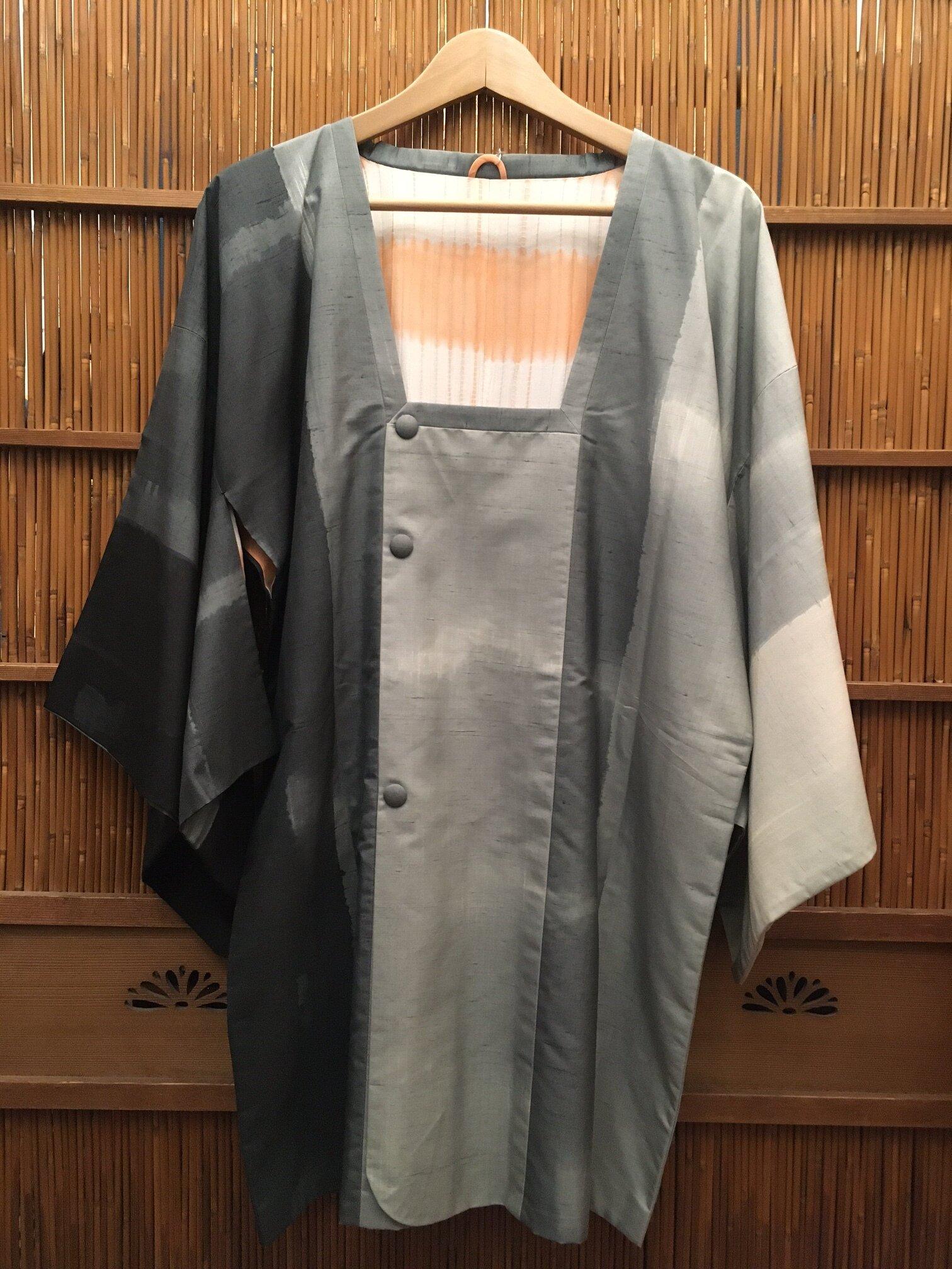 Japanischer Kimono-Mantel im Frühlingsstil 'Michiyuki' Grau 1980er Jahre im Zustand „Gut“ im Angebot in Paris, FR