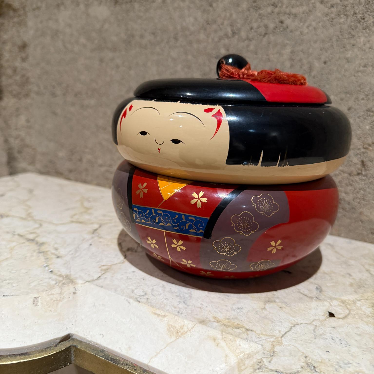 Japonais Boîte à bijoux empilable Kokeshi Doll Bento japonaise en vente