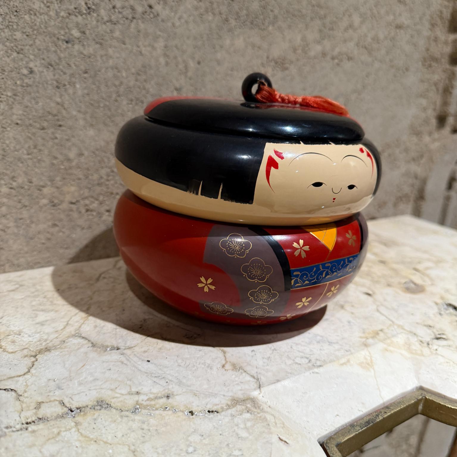 Boîte à bijoux empilable Kokeshi Doll Bento japonaise Bon état - En vente à Chula Vista, CA