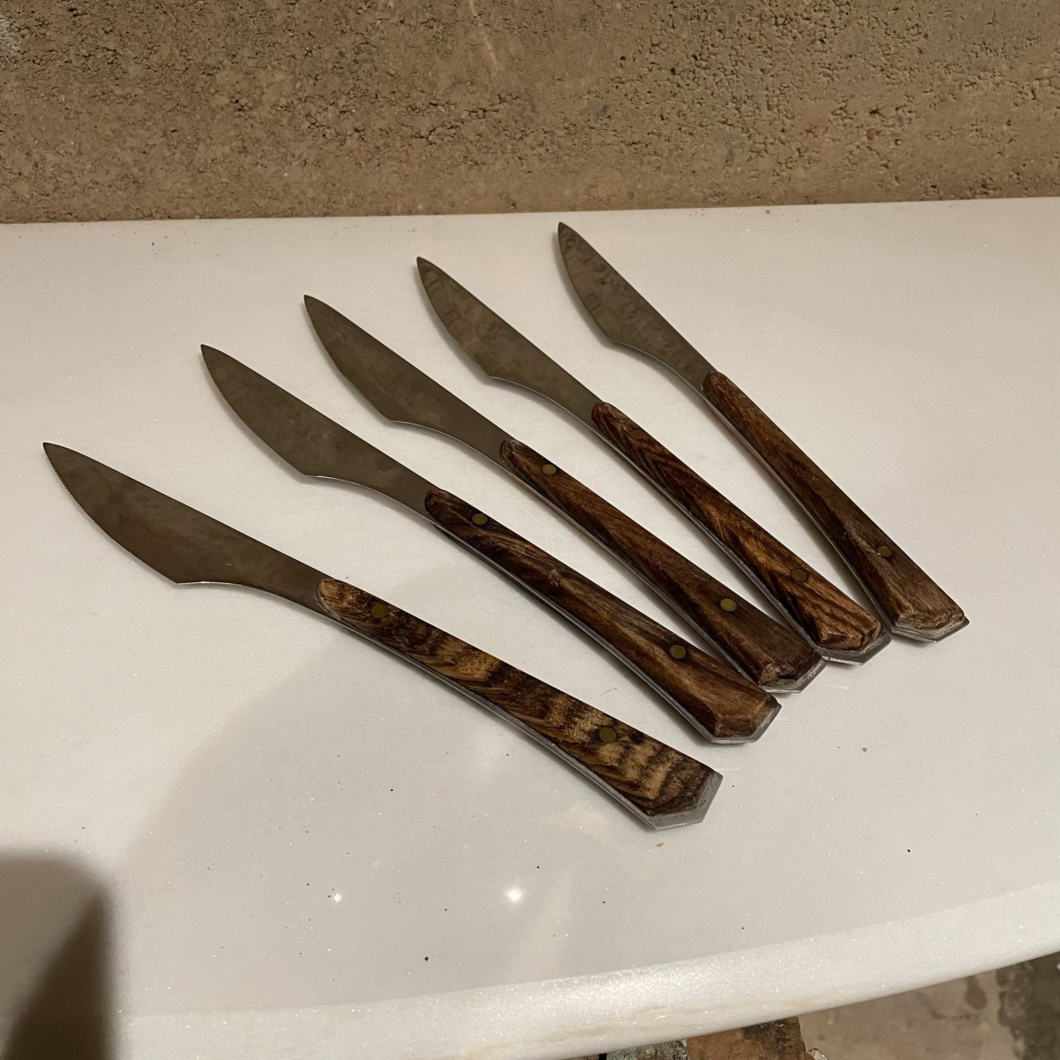 Cutlery
Midcentury Japanese Steak Knives Modern set of 5 stainless steel and wood 1960s
Measures: 9.5 L x 1 x .5 inches
Preowned unrestored vintage condition
Refer to mages.
    
