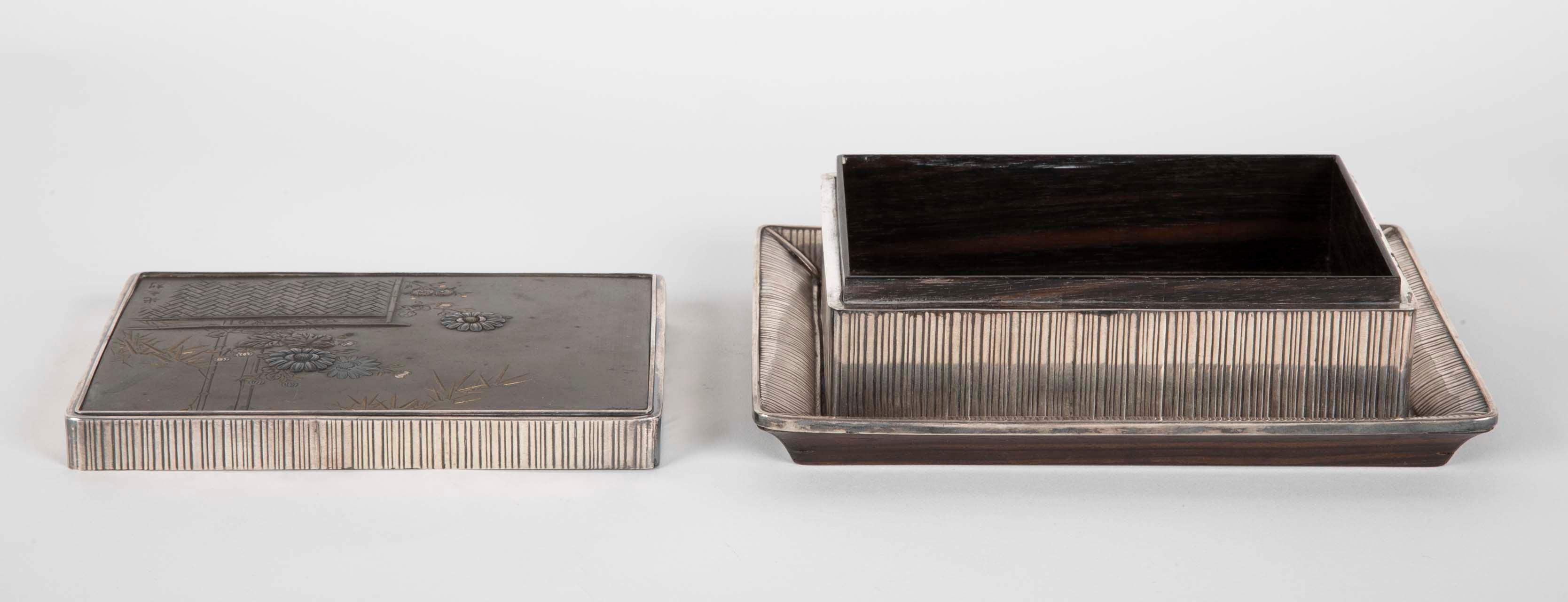 Japanische Box aus Sterling und gemischtem Metall im Zustand „Gut“ im Angebot in Stamford, CT