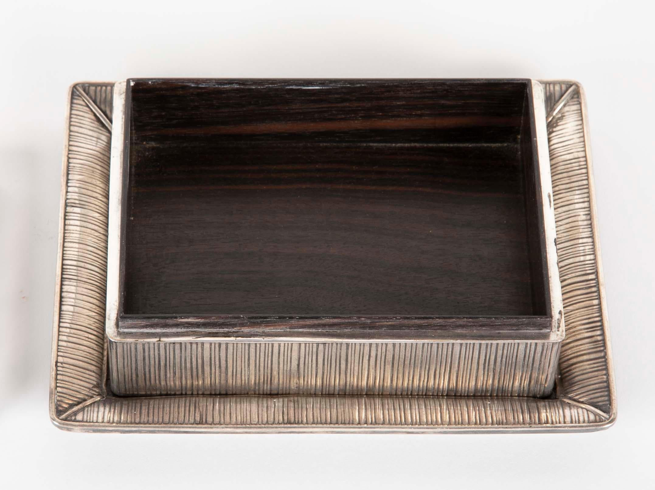 Japanische Box aus Sterling und gemischtem Metall (19. Jahrhundert) im Angebot