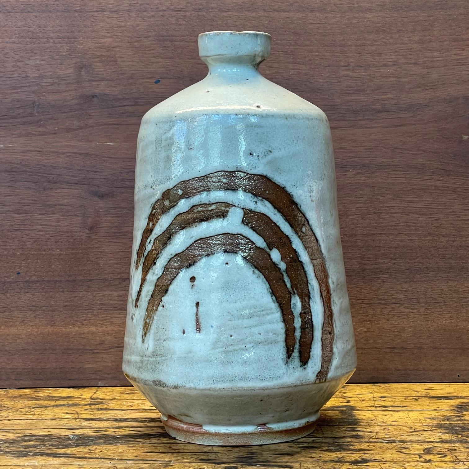 Japanische Vasenflasche aus Steingut mit Weidenschleife Vintage Mid-Century 1960er Jahre Regenbogen (Mitte des 20. Jahrhunderts) im Angebot
