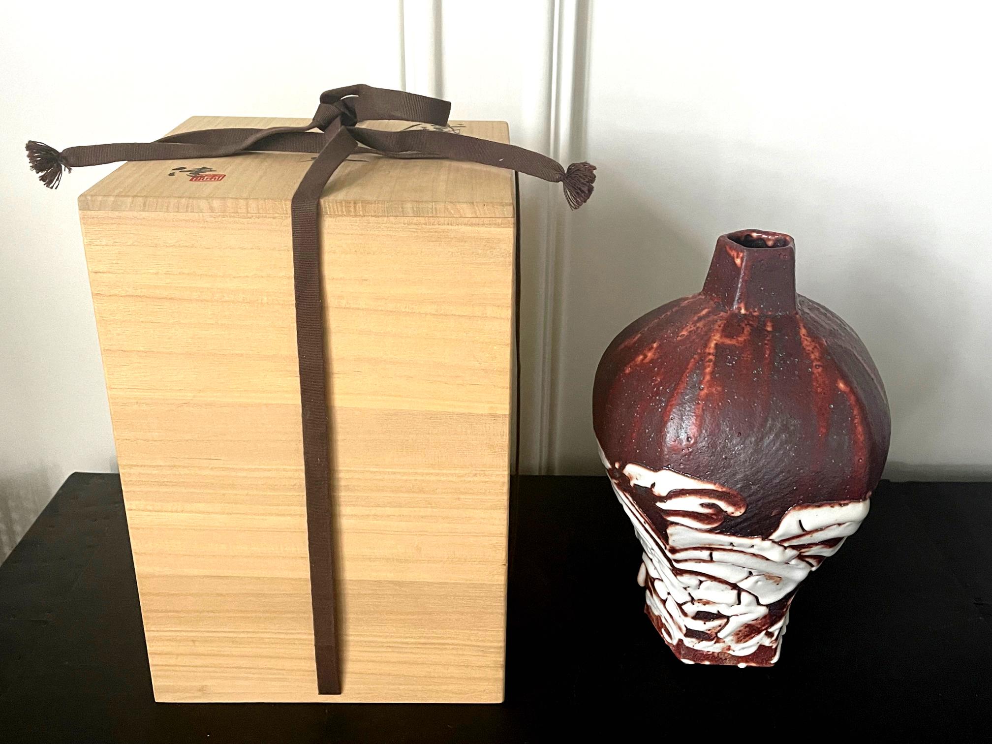 Japanese Studio Ceramic Vase by Ken Matsuzaki with Original Tomobako For Sale 10