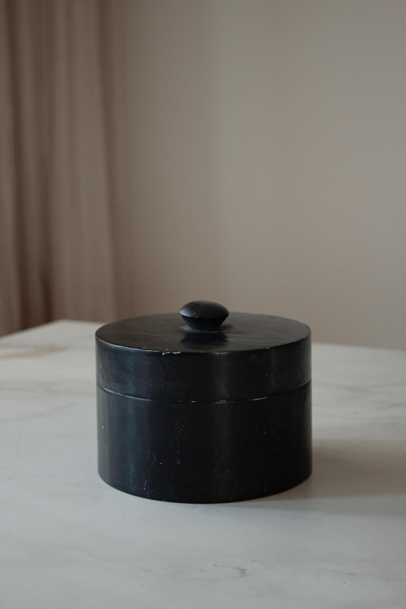 Anglo-Japanese Japanese style black stoneware pot, Bonbonniere, jewelry box