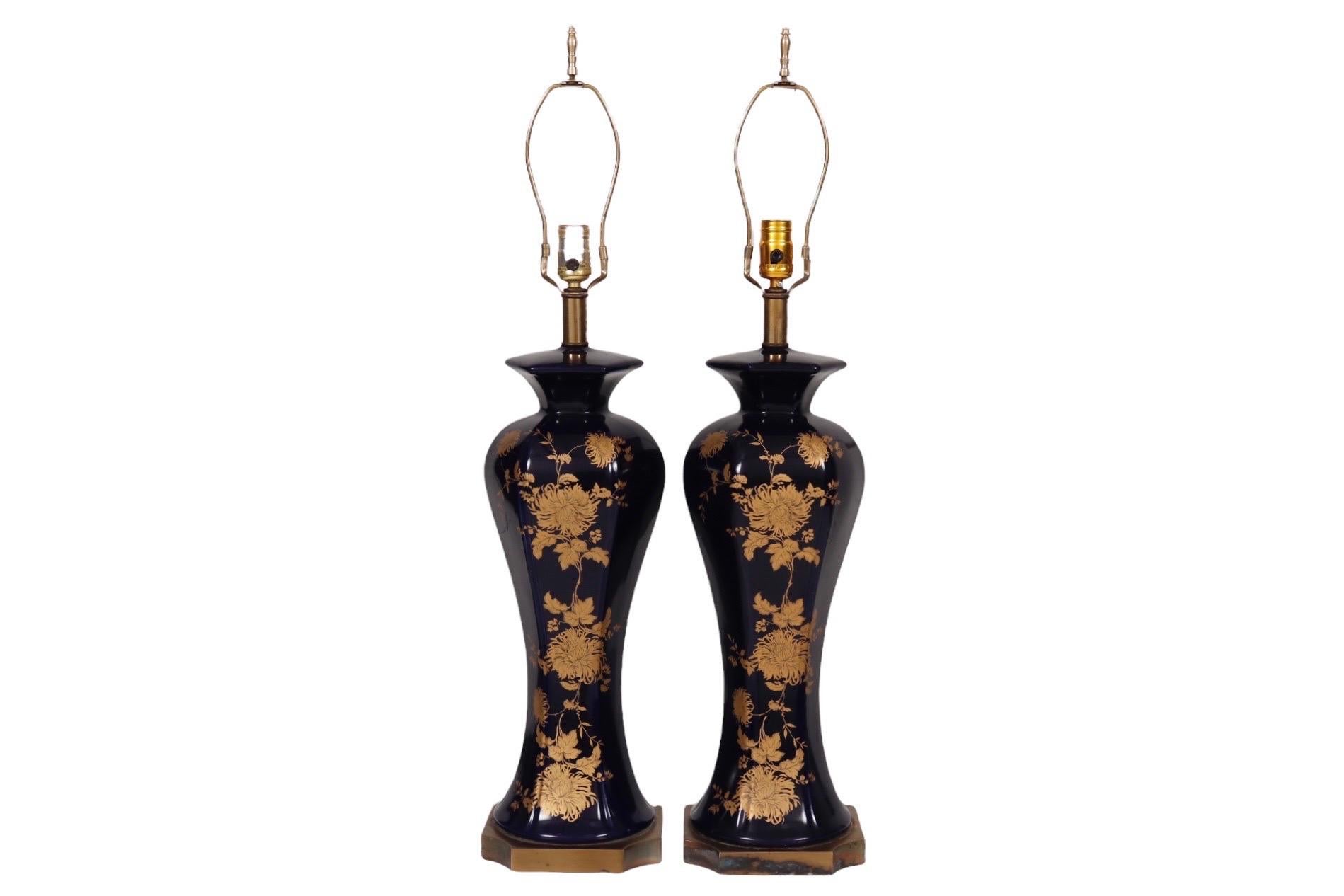 Laiton Paire de lampes de table en céramique de style japonais en vente