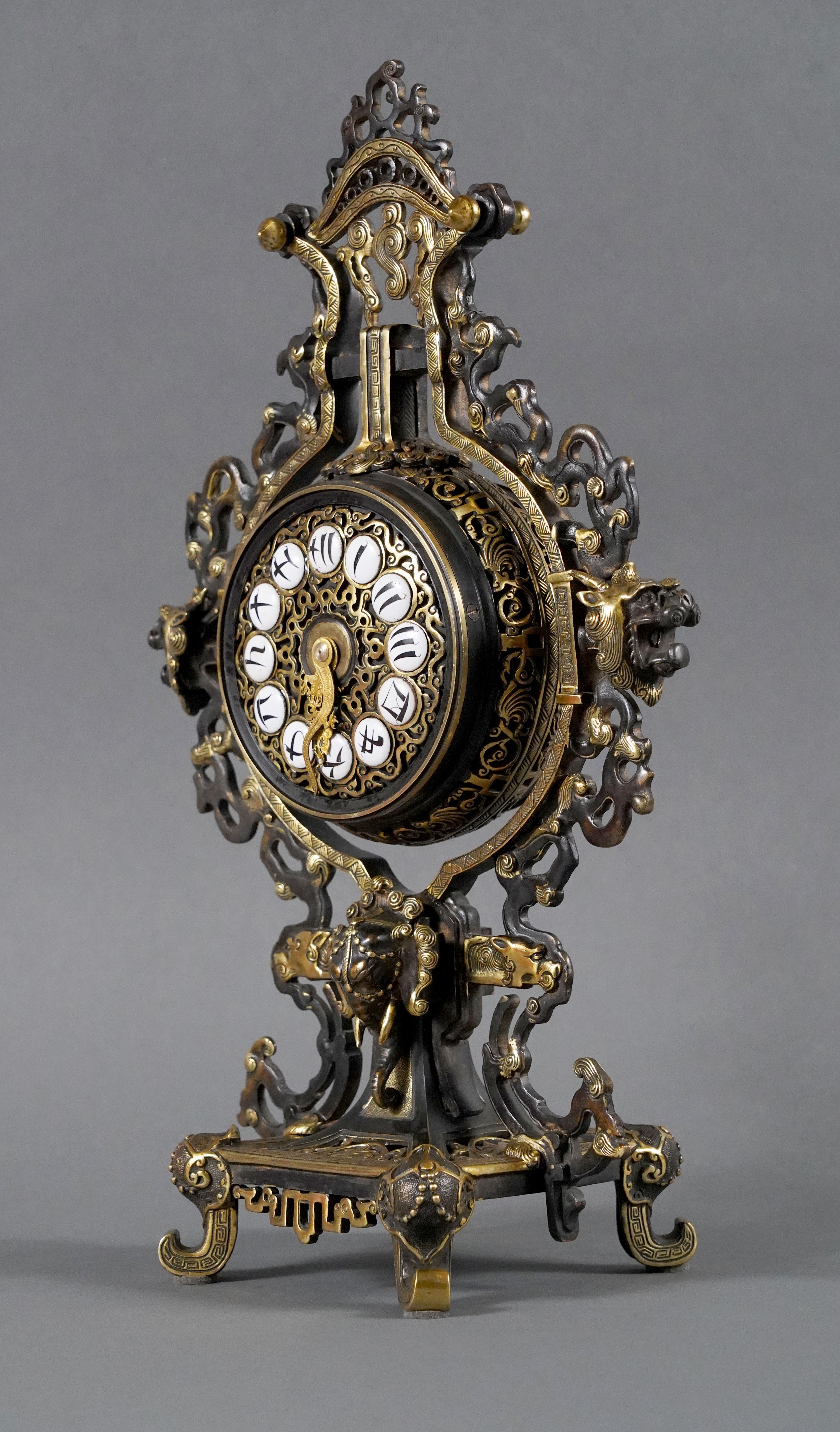 Uhr im japanischen Stil nach L'Escalier de Cristal, Frankreich, um 1885 im Zustand „Gut“ im Angebot in PARIS, FR