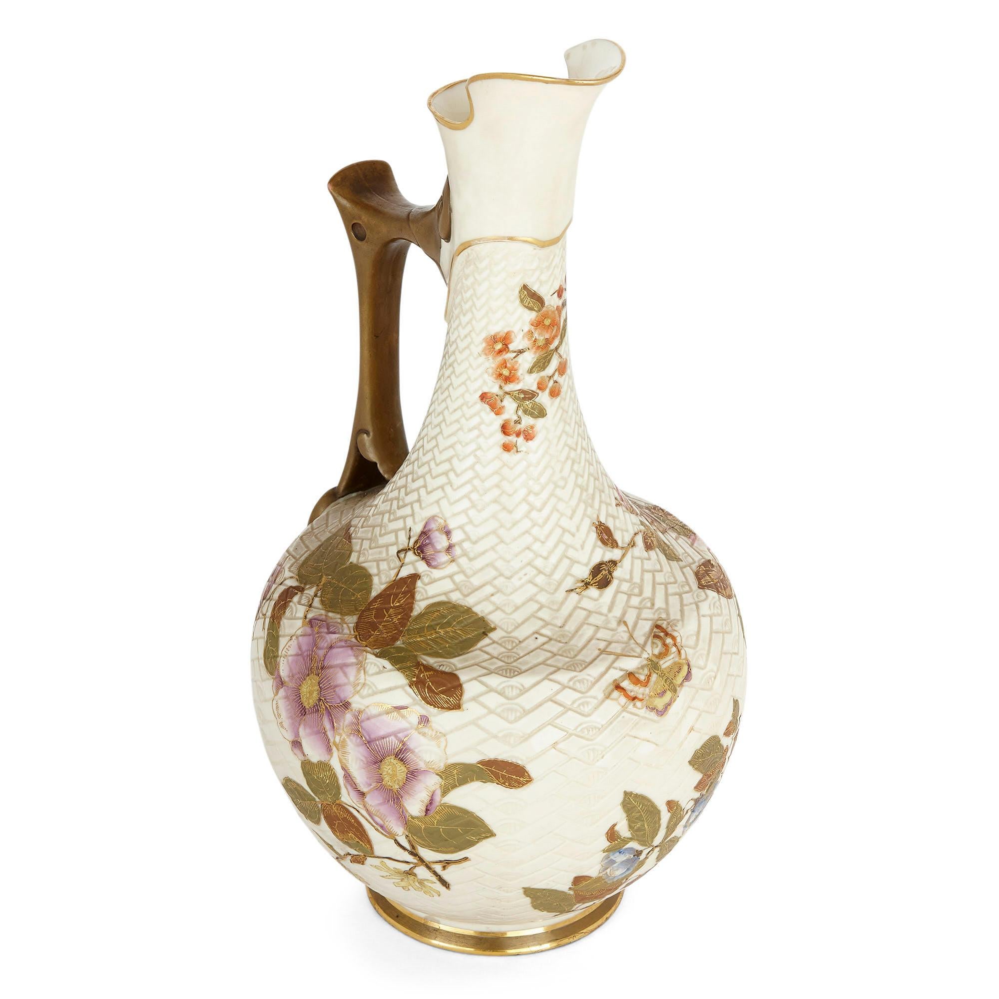 XIXe siècle Aiguière en porcelaine anglaise de style japonais par Royal Worcester en vente