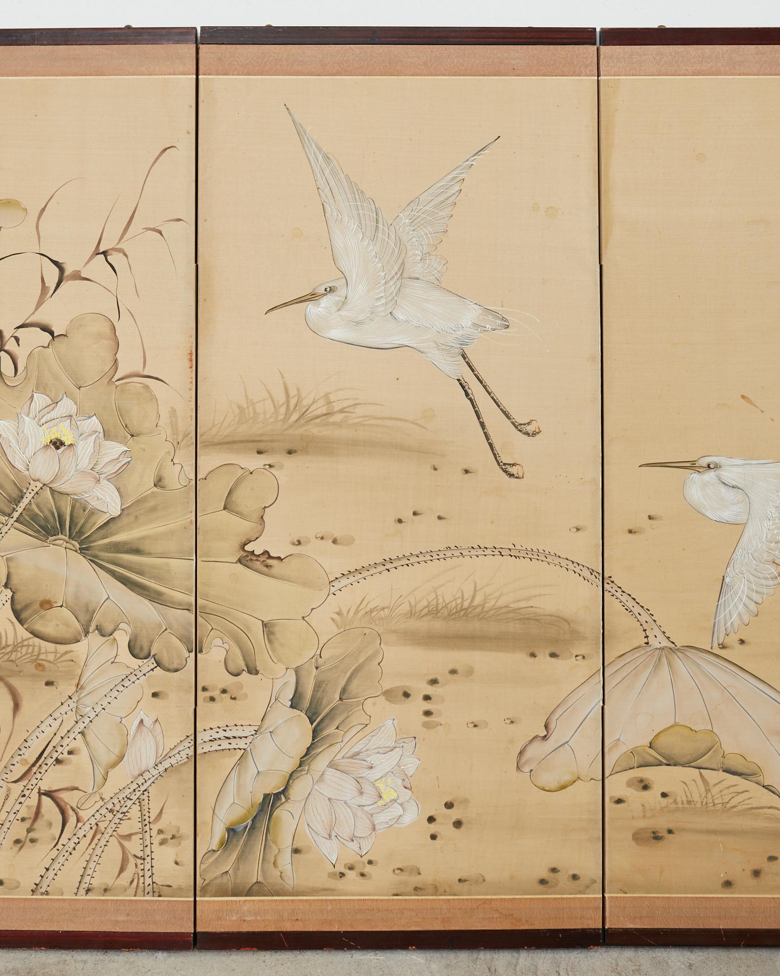 Vierteiliger Raumteiler im japanischen Stil mit Lotusmuster und schneeisernen Egrets im Zustand „Gut“ im Angebot in Rio Vista, CA