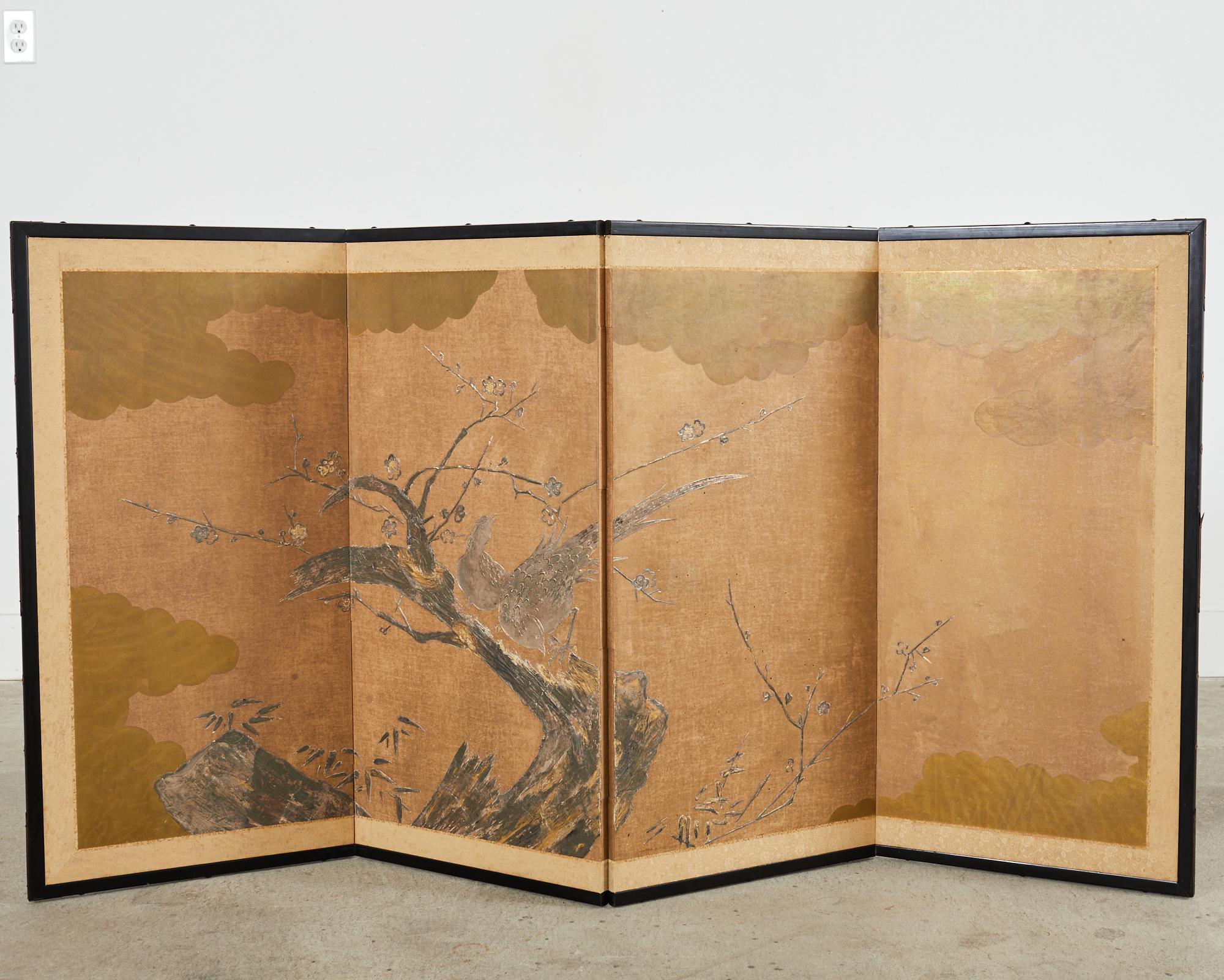 Vier Paravent-Raumteiler im japanischen Stil auf Prunusbaumholz (Showa) im Angebot
