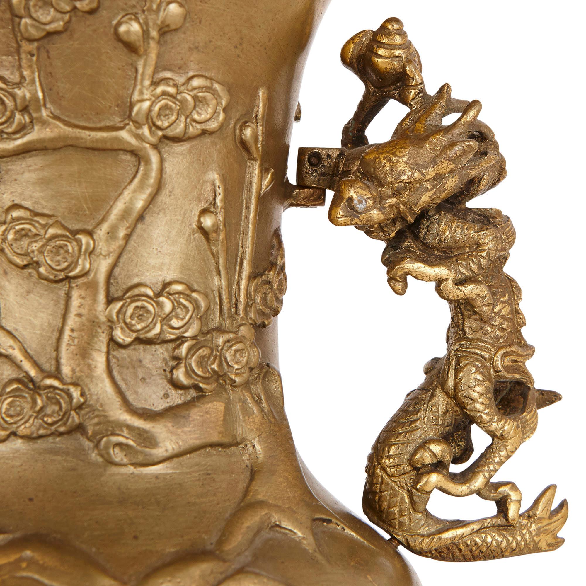 Uhrenset aus vergoldeter Bronze und Emaille im japanischen Stil  (19. Jahrhundert) im Angebot