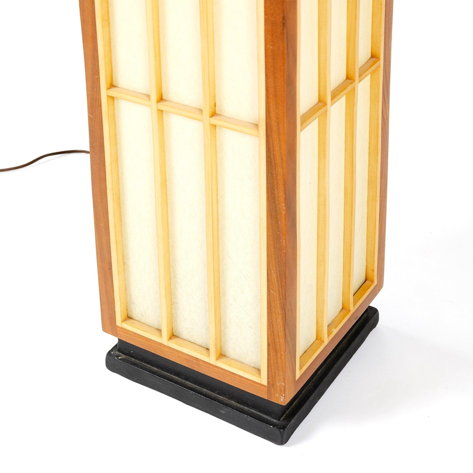 Japanese Style Grid Floor Lamp for Lightolier, 1970's In Fair Condition For Sale In Sagaponack, NY