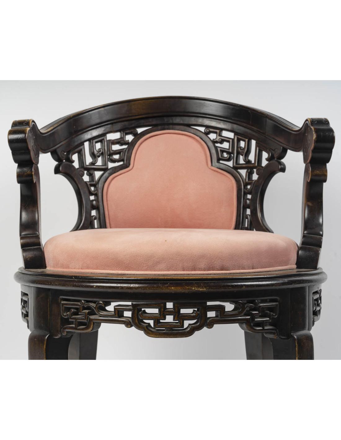 Fauteuil de bureau de style japonais, XIXe siècle.

Fauteuil de bureau de style Viardot, décor japonisant, époque Napoléon III, XIXe siècle.
H : 76cm. D : 57cm