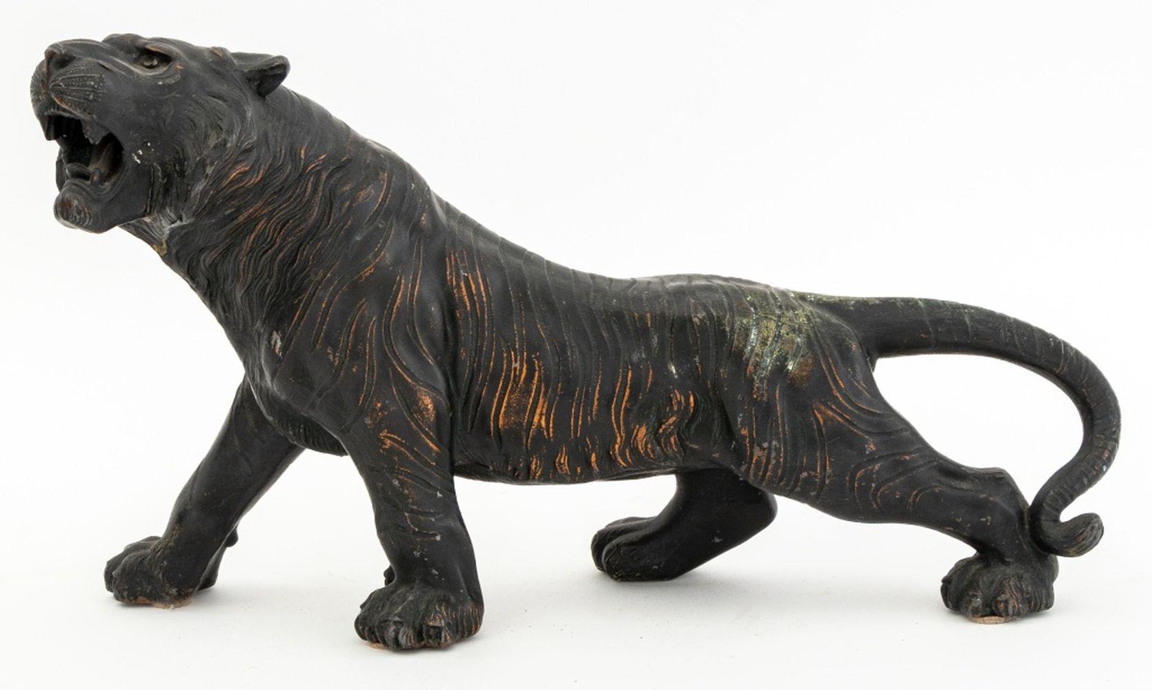 Tigres rugissants en métal patiné de style japonais, 2 en vente 1