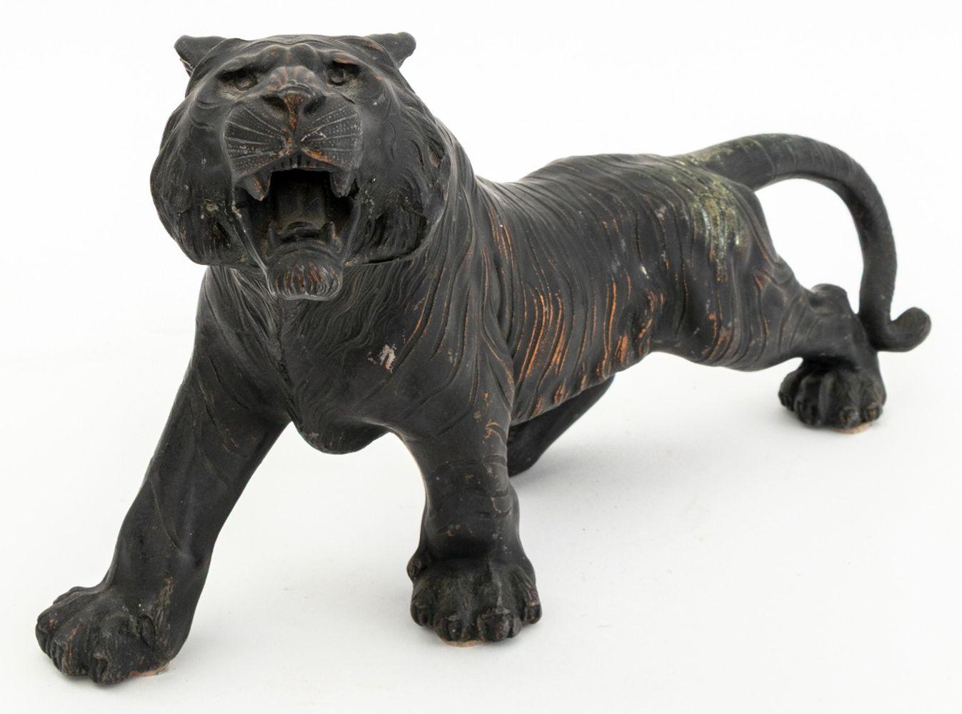 Tigres rugissants en métal patiné de style japonais, 2 en vente 2