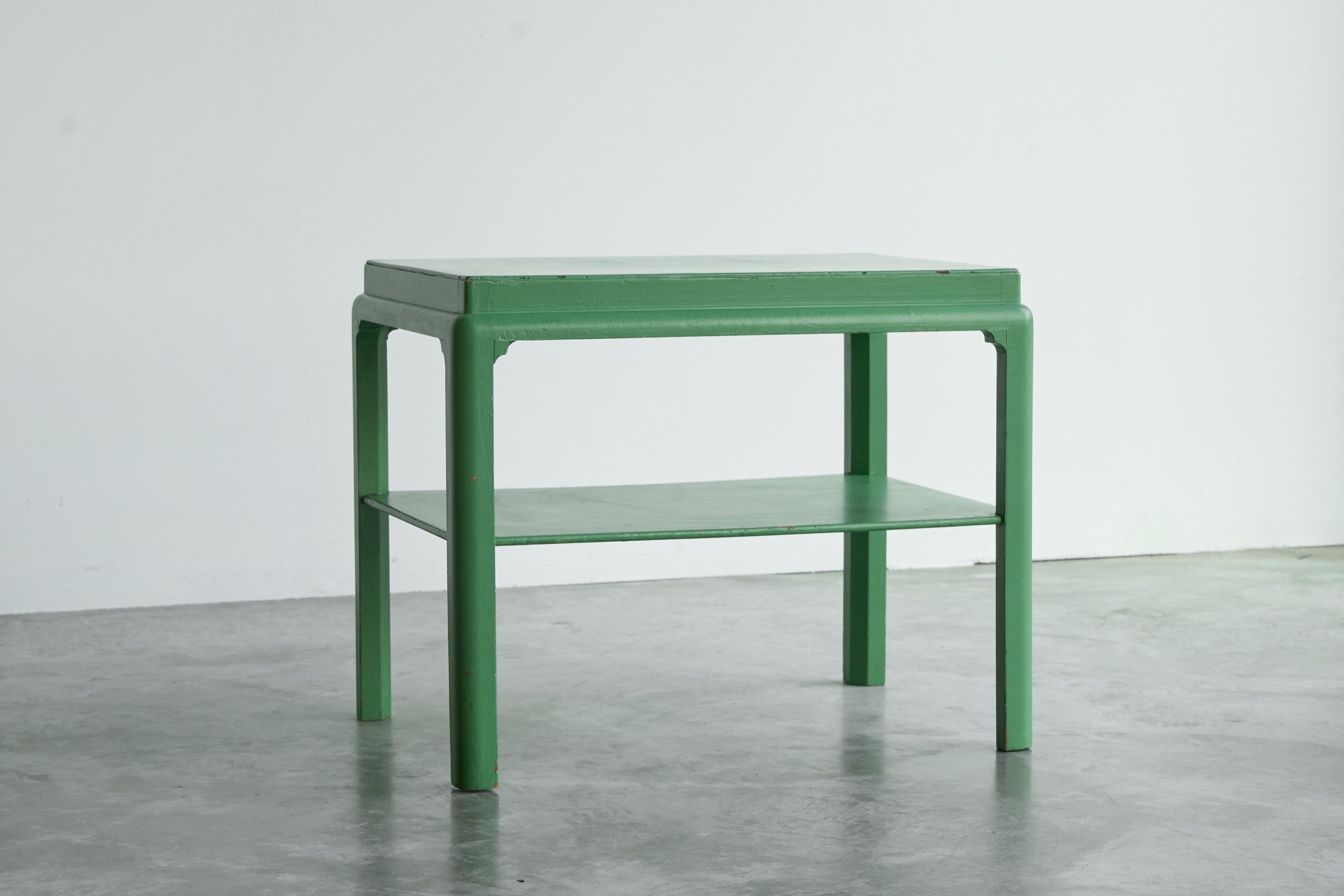 Européen Table d'appoint ou table basse de style japonais en bois laqué de jade Début du 20e siècle en vente