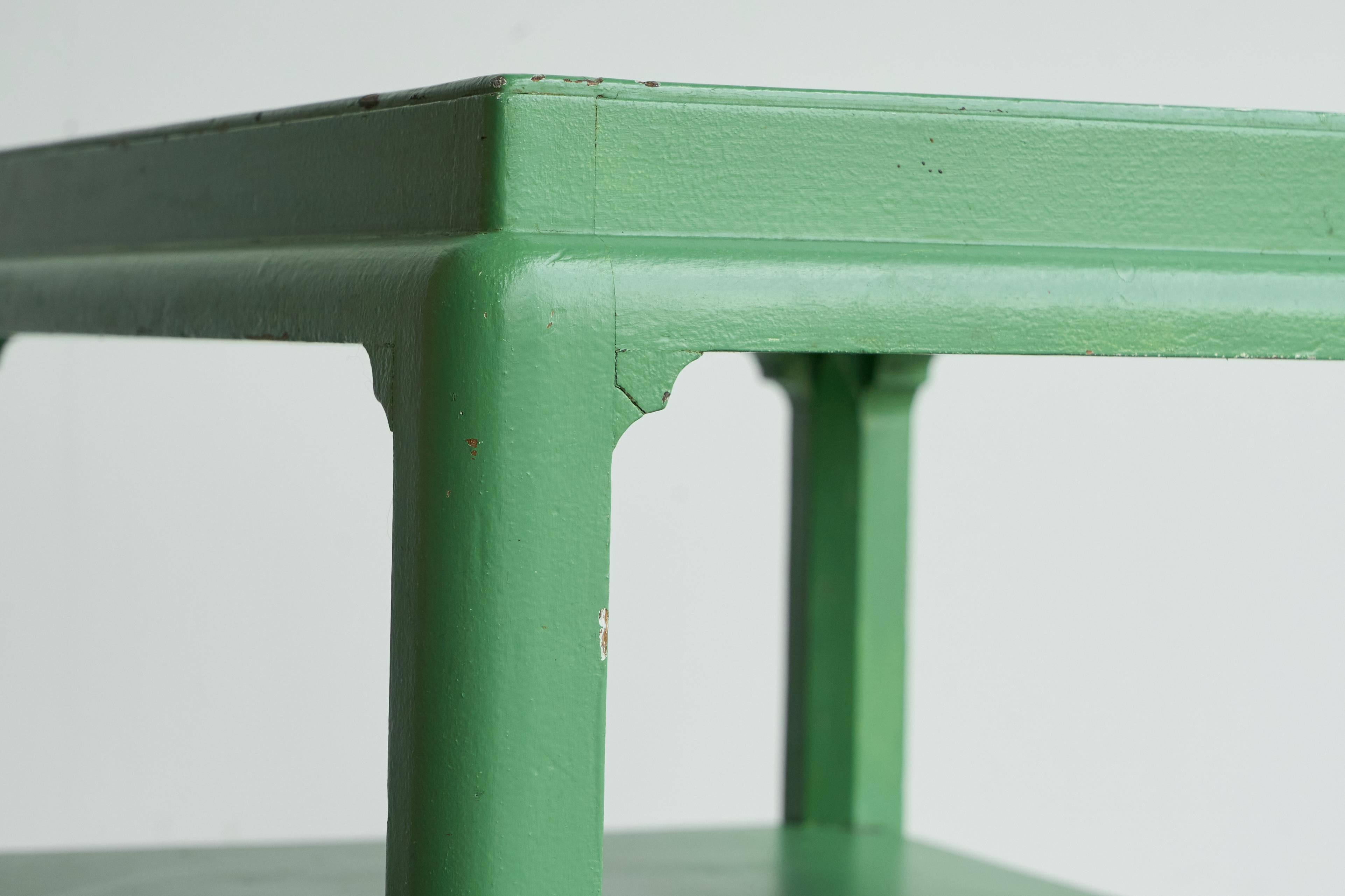 Fait main Table d'appoint ou table basse de style japonais en bois laqué de jade Début du 20e siècle en vente