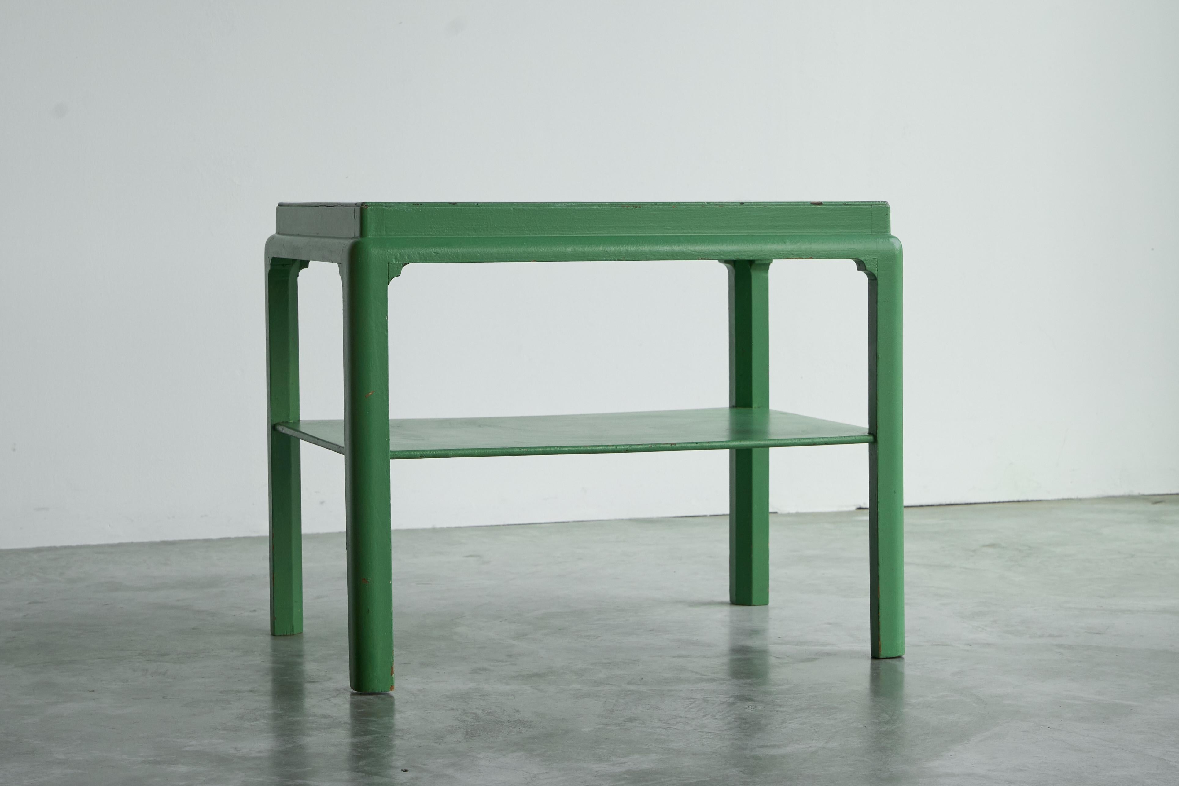 Bois Table d'appoint ou table basse de style japonais en bois laqué de jade Début du 20e siècle en vente