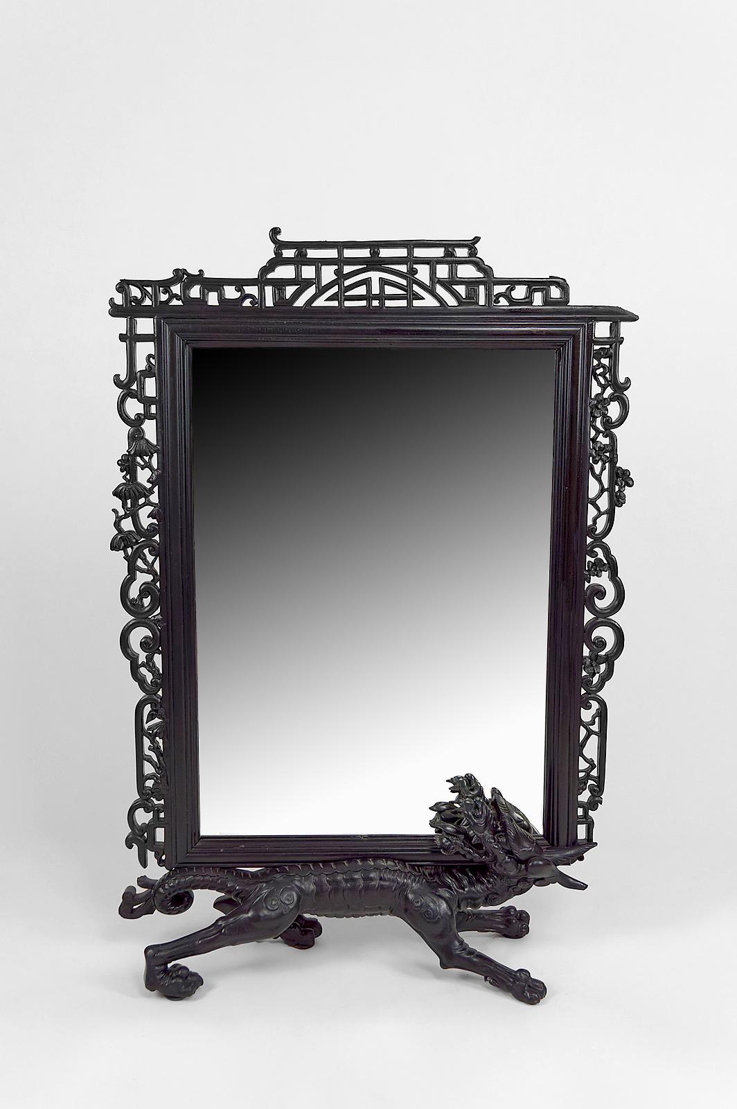 Superb Japanese-style mantel / fireplace mirror in lacquered wood, carved with an imposing dragon and decorative motifs.

Japonism, France, circa 1880.
Attributed to Gabriel Viardot (1830-1904), famous Parisian cabinetmaker specializing in the