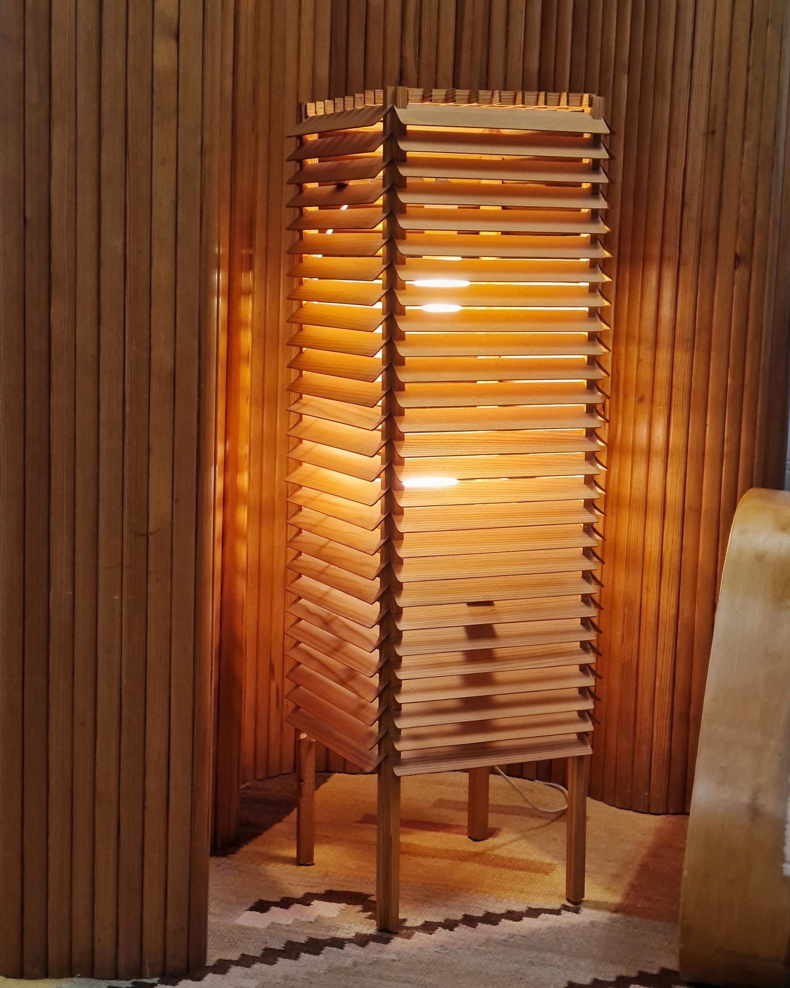 Lampada da terra vintage in stile giapponese con lamelle di legno, Finlandia, metà del XX secolo 7