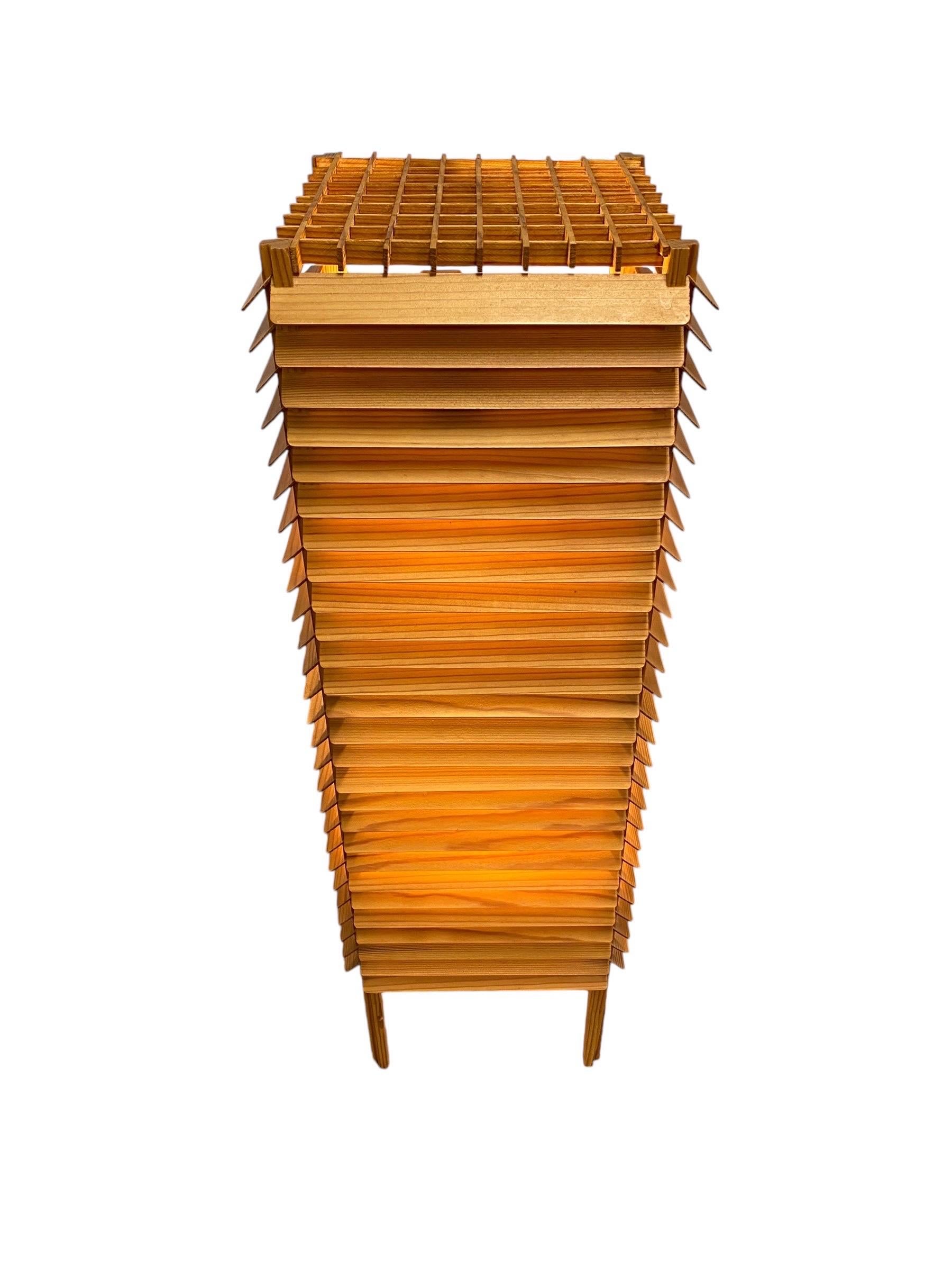 Finlandese Lampada da terra vintage in stile giapponese con lamelle di legno, Finlandia, metà del XX secolo