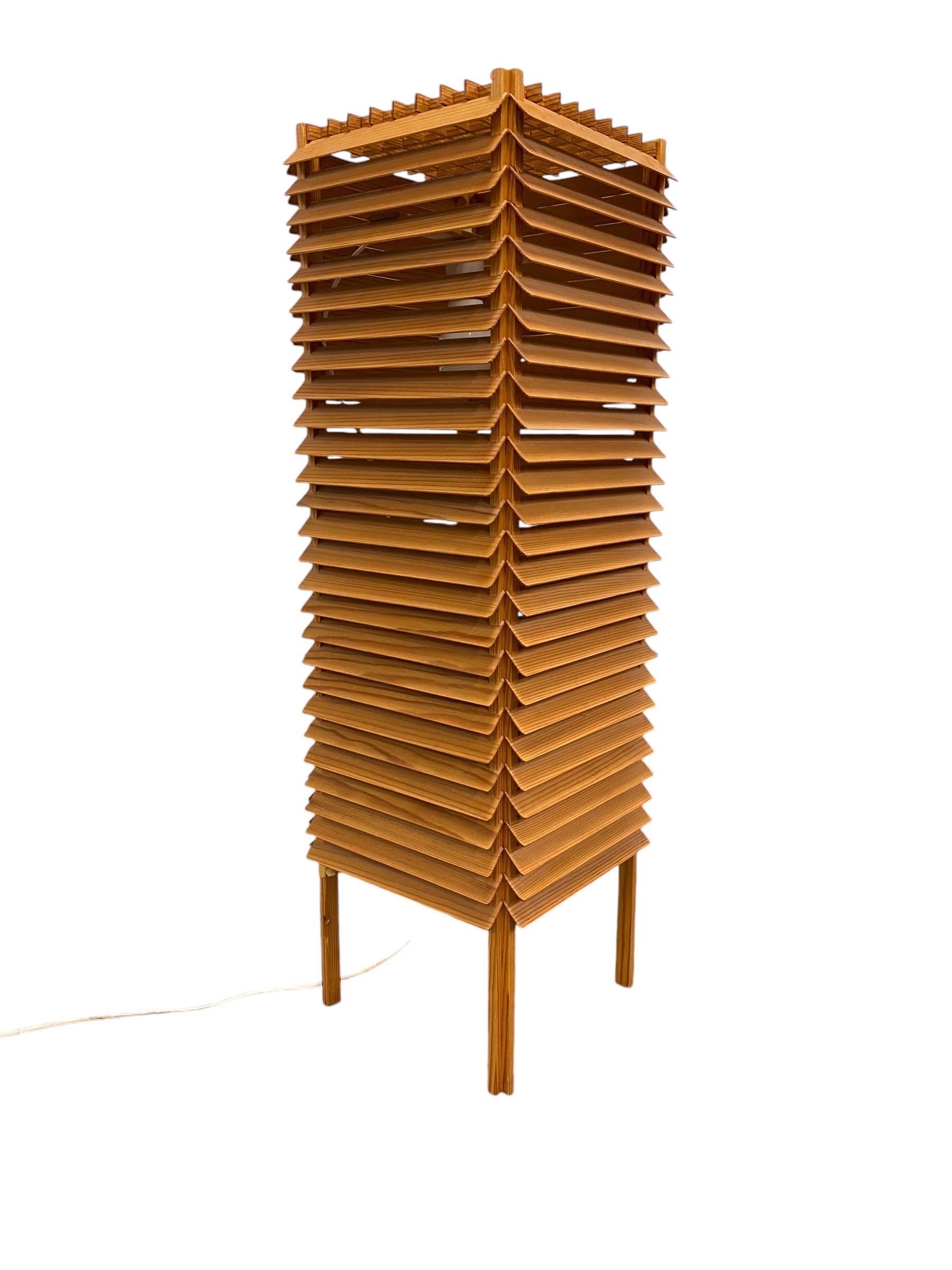 Lampada da terra vintage in stile giapponese con lamelle di legno, Finlandia, metà del XX secolo 1