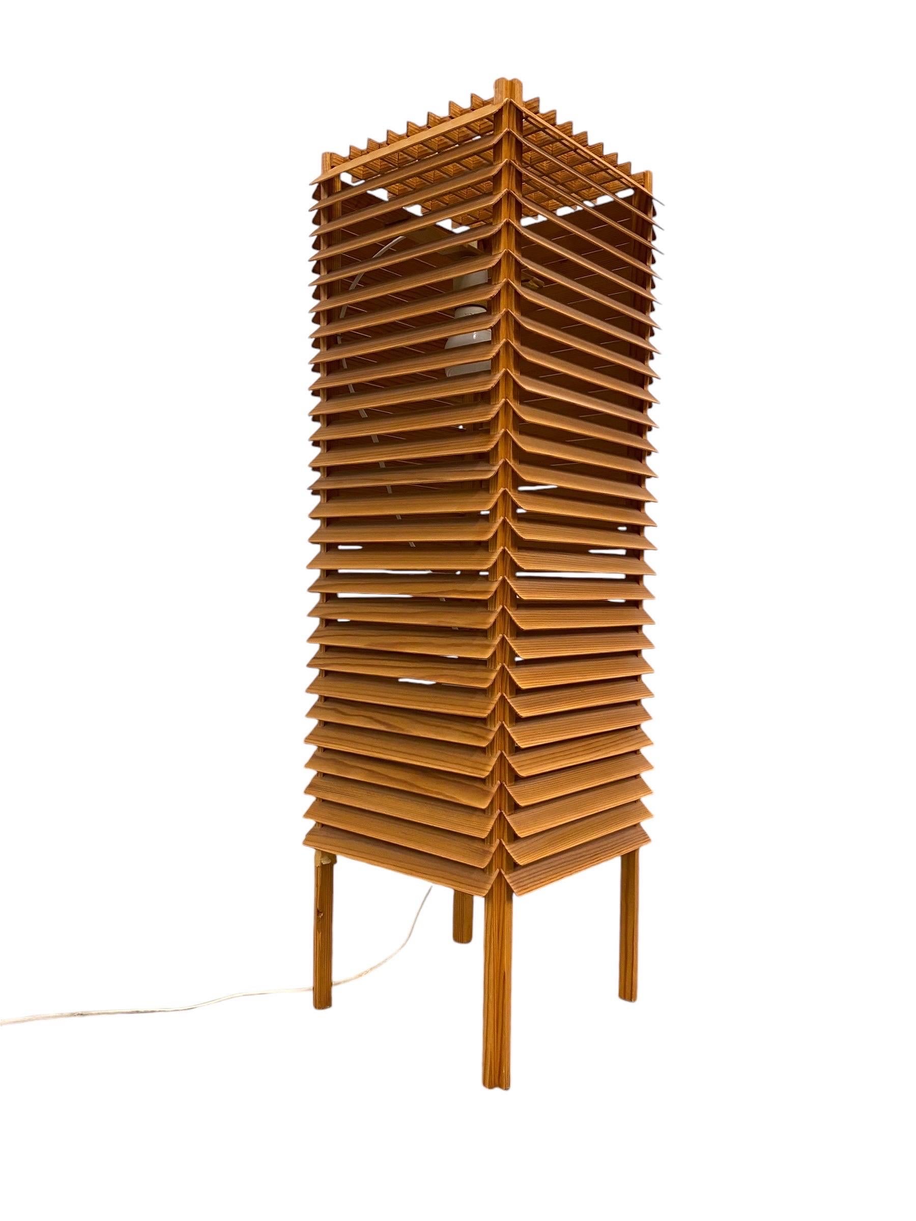 Lampada da terra vintage in stile giapponese con lamelle di legno, Finlandia, metà del XX secolo 2