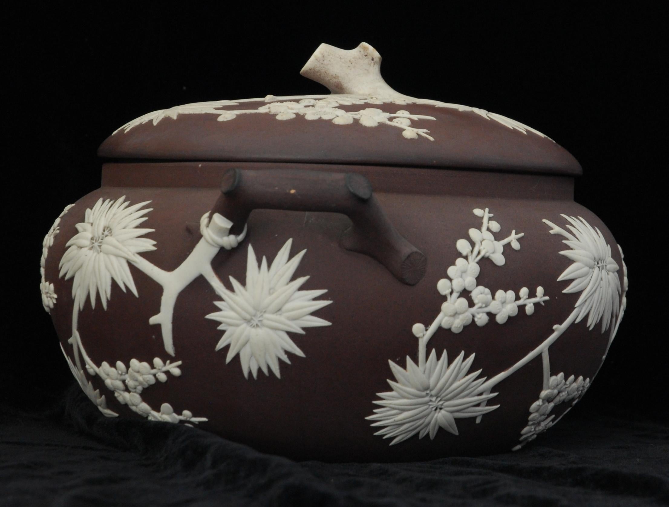 English Japanese Sugar Box, brown stoneware, Wedgwood, circa 1820