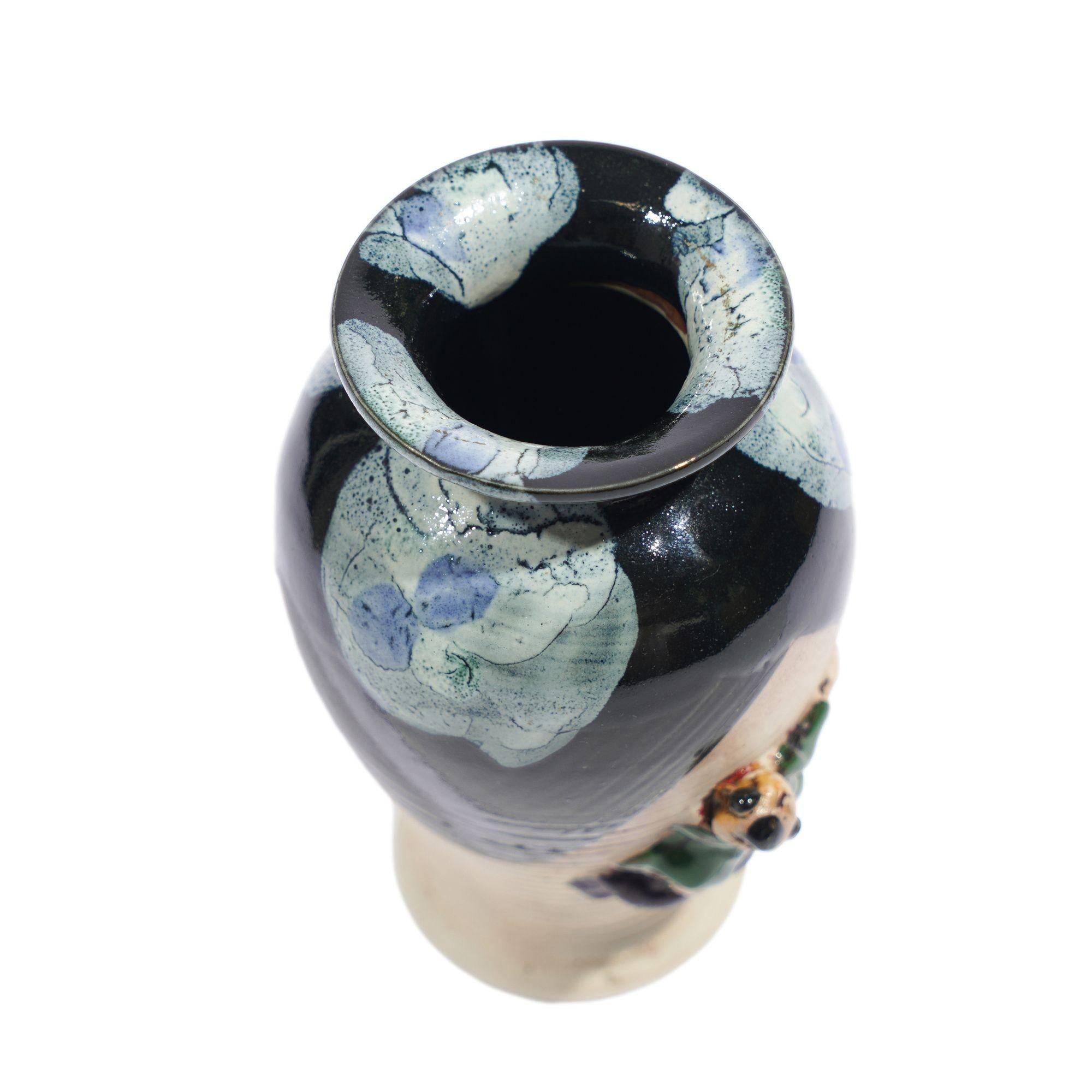 Japanese Sumida Gawa vase with a climbing figure, c. 1890 For Sale 3