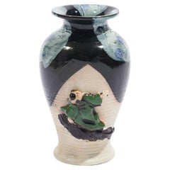Japanische Sumida Gawa-Vase aus Japan mit kletternder Figur, um 1890