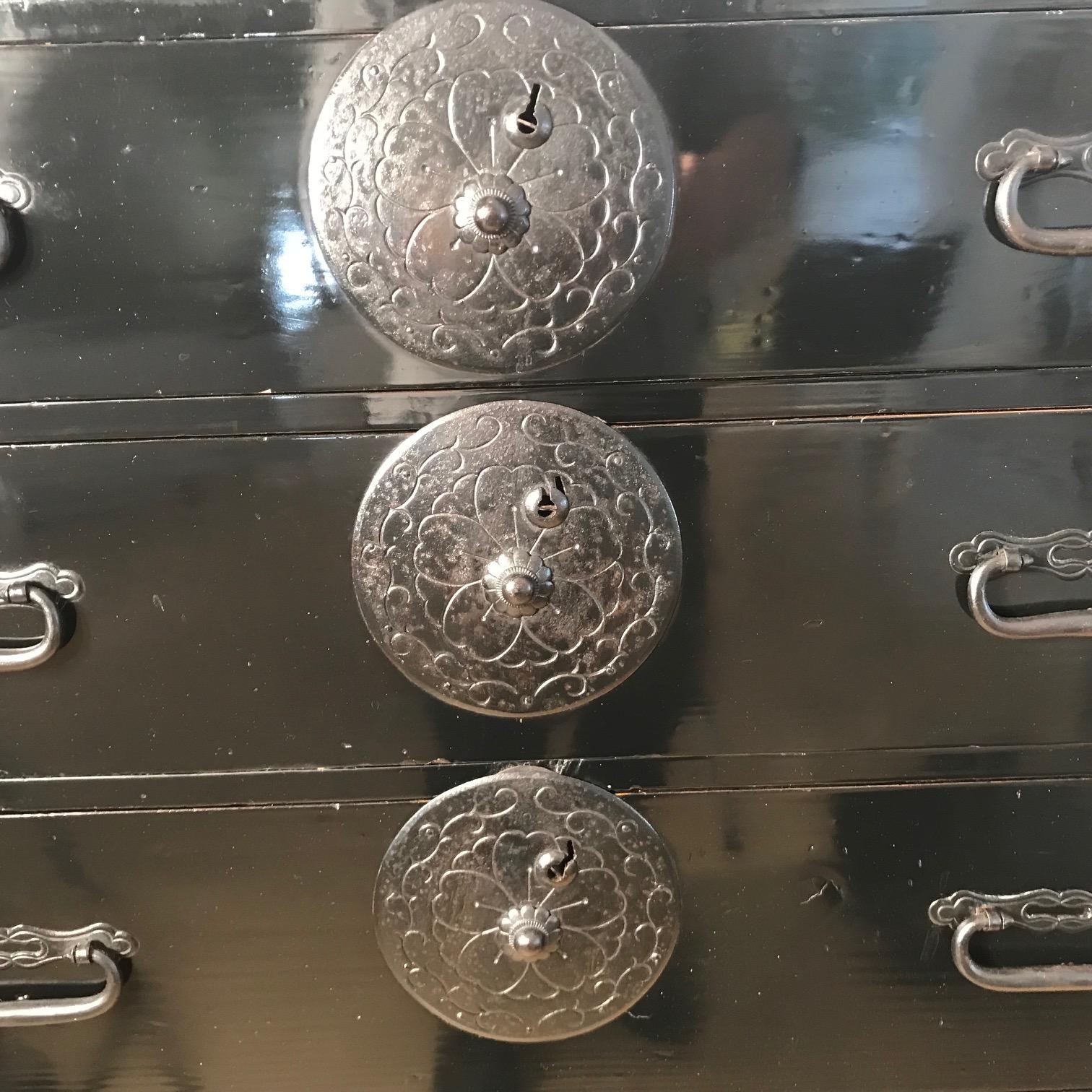 Japanese Superb Antique Tansu Clothing Chest Richly Lacquered, 100% Original In Good Condition In South Burlington, VT