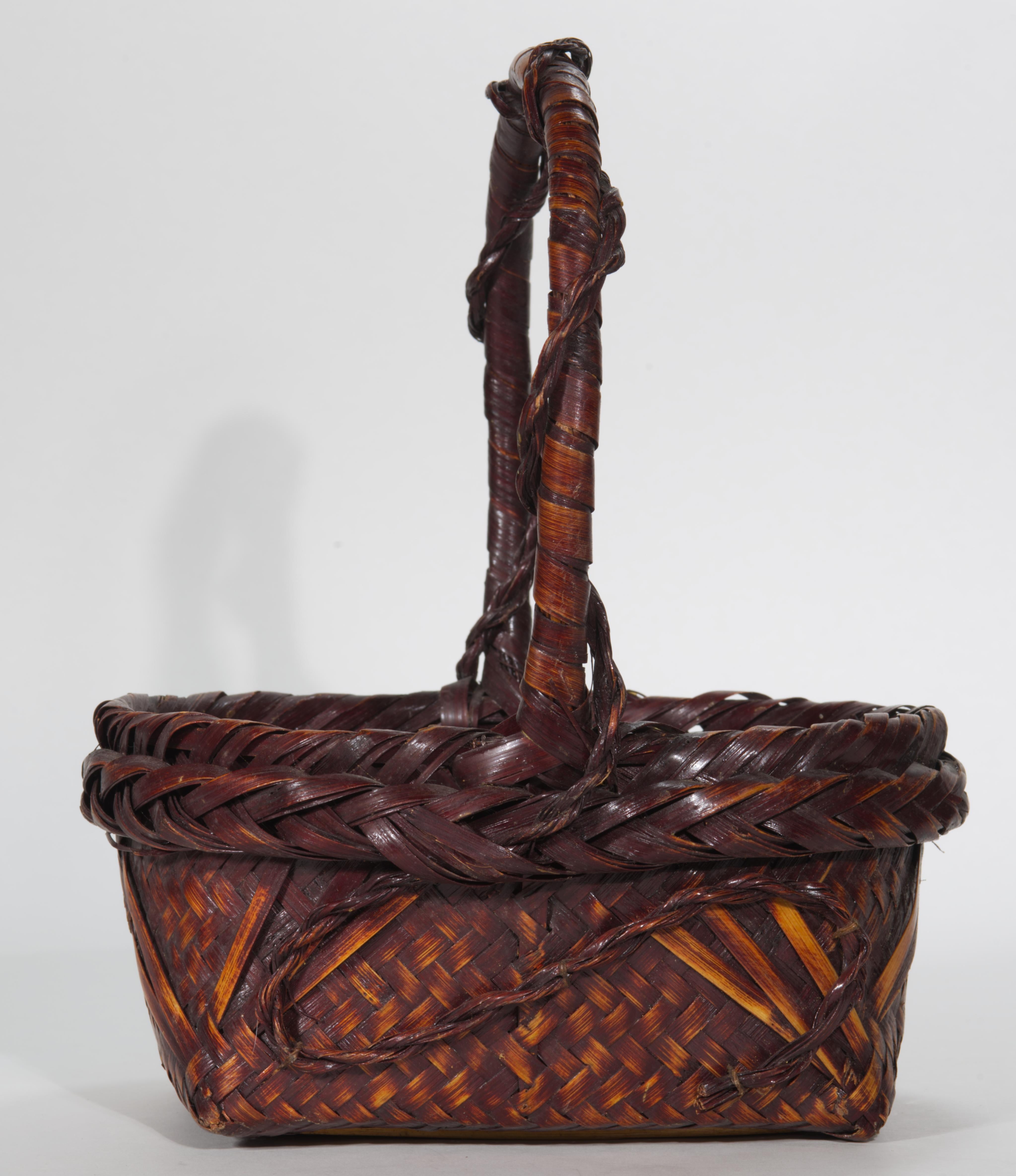 Taisho Japanese Susutake Bamboo Ikebana Basket with Textured Handle For Sale