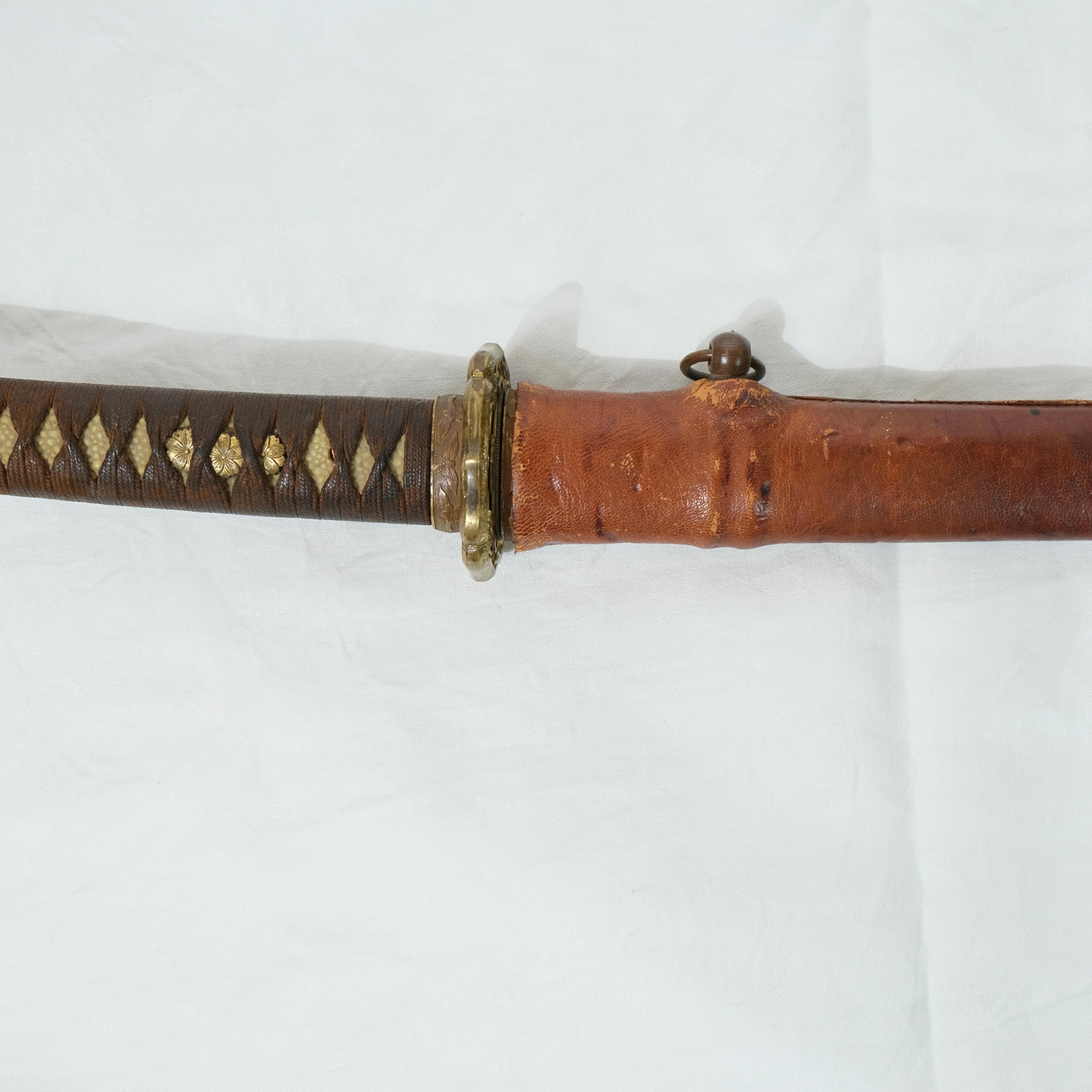 Leather Japanese sword, Tachi. 19th c For Sale